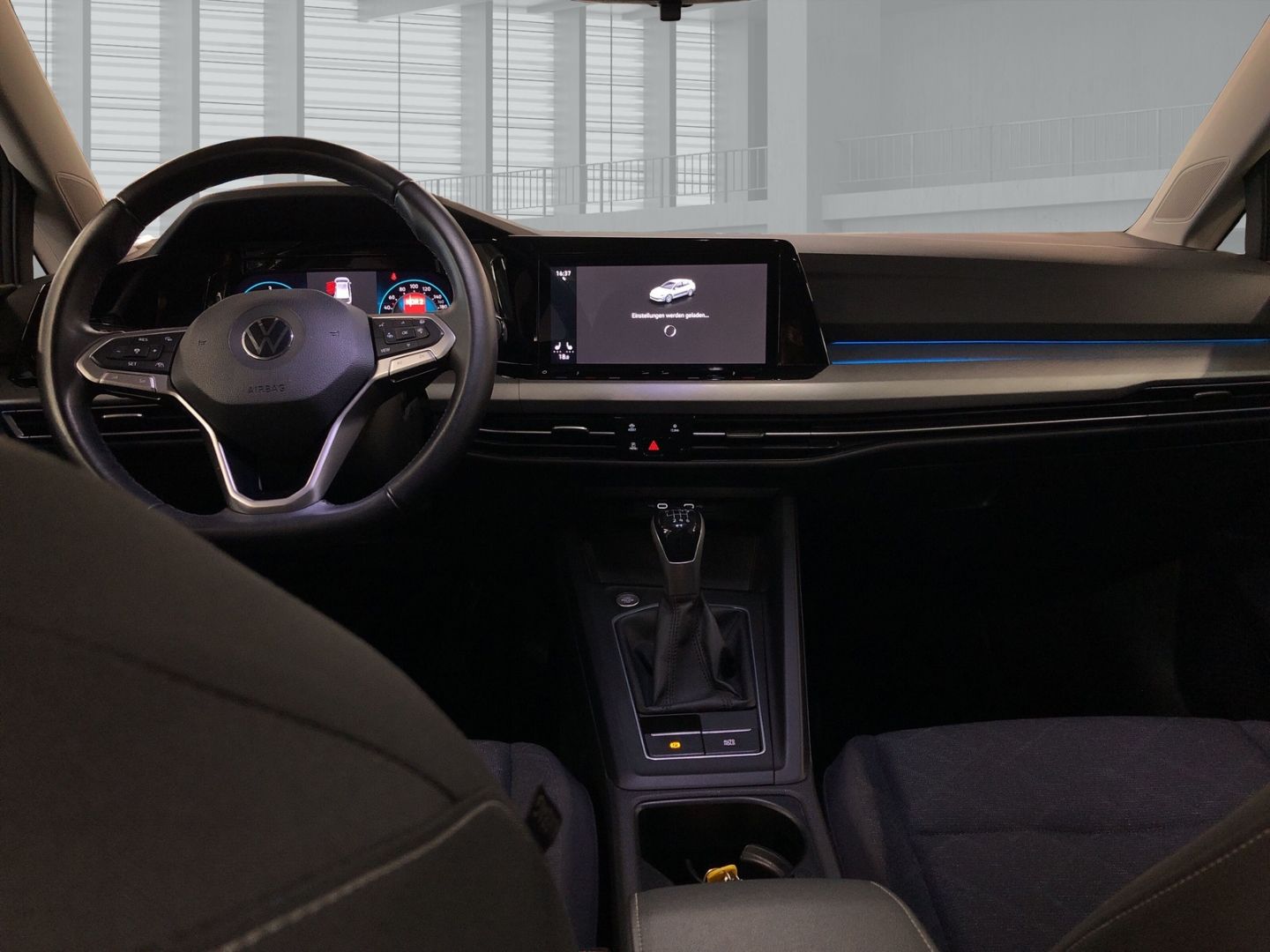 Fahrzeugabbildung Volkswagen Golf Variant Life 2.0 TDI AHK-klappbar Navi Digi