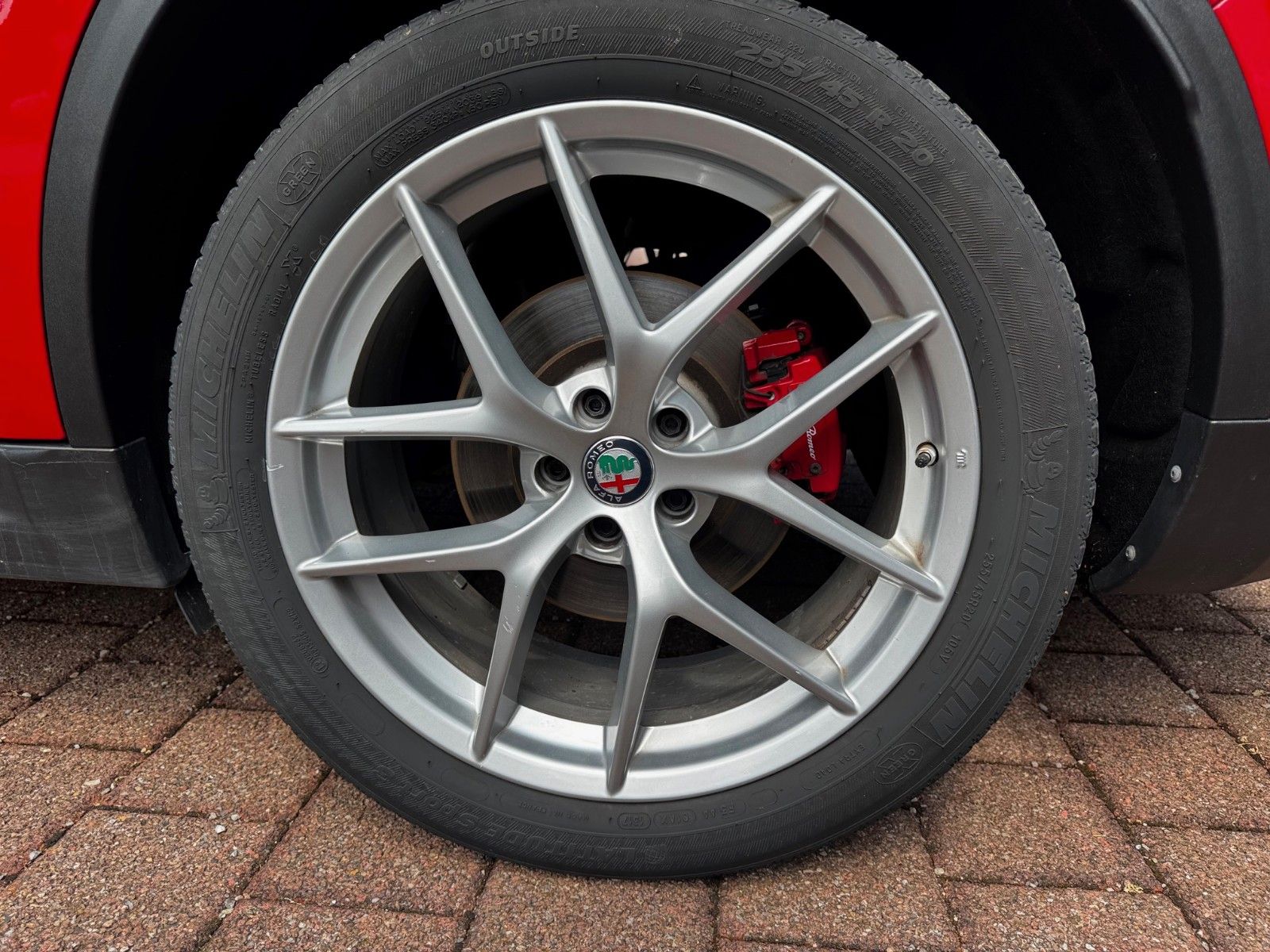Fahrzeugabbildung Alfa Romeo Stelvio Super 280PS AT Q4 MEMORY NAVI EL. HECKKL
