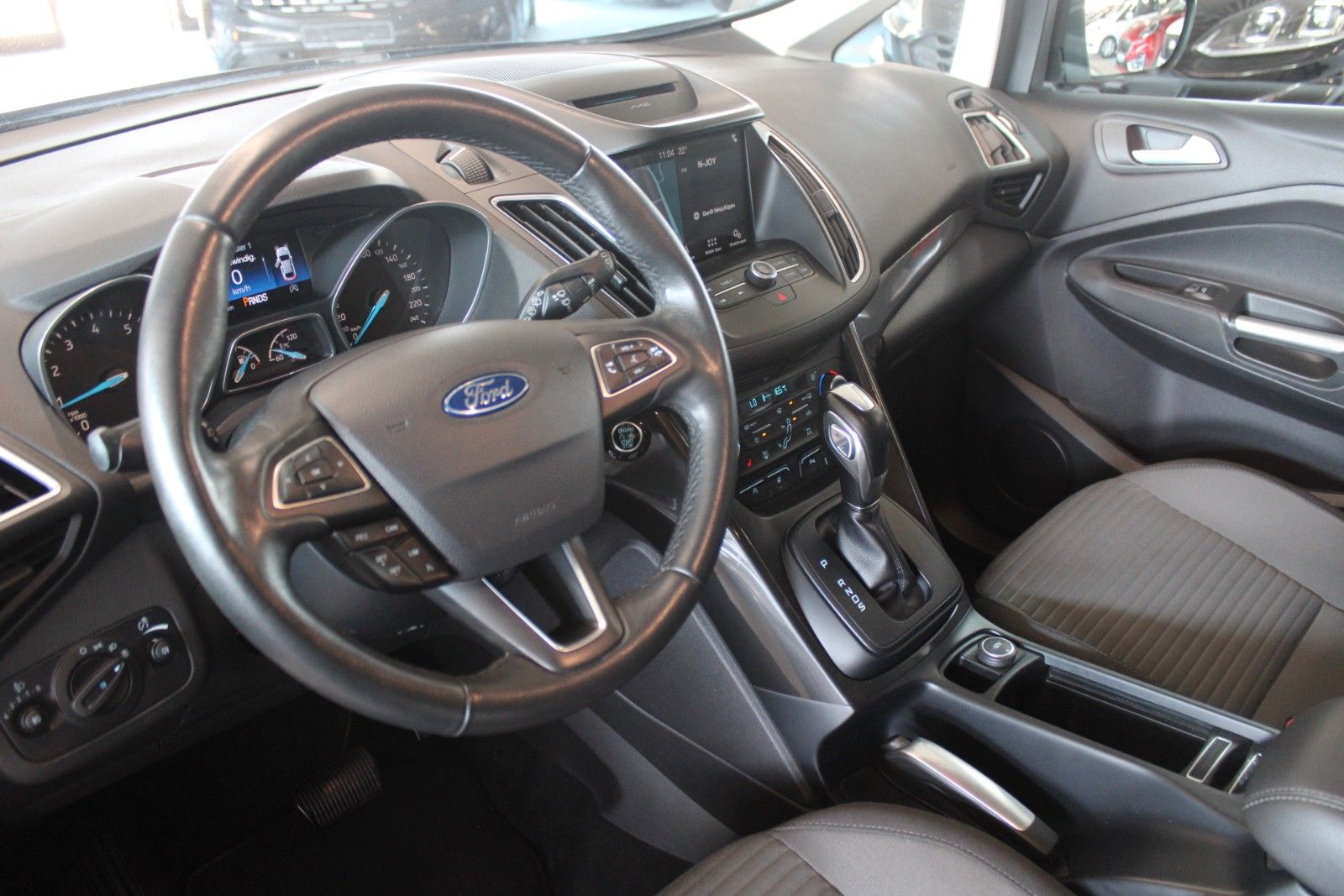 Fahrzeugabbildung Ford C-Max 1,5 Titanium Automatik NAVI AHK WinterPak
