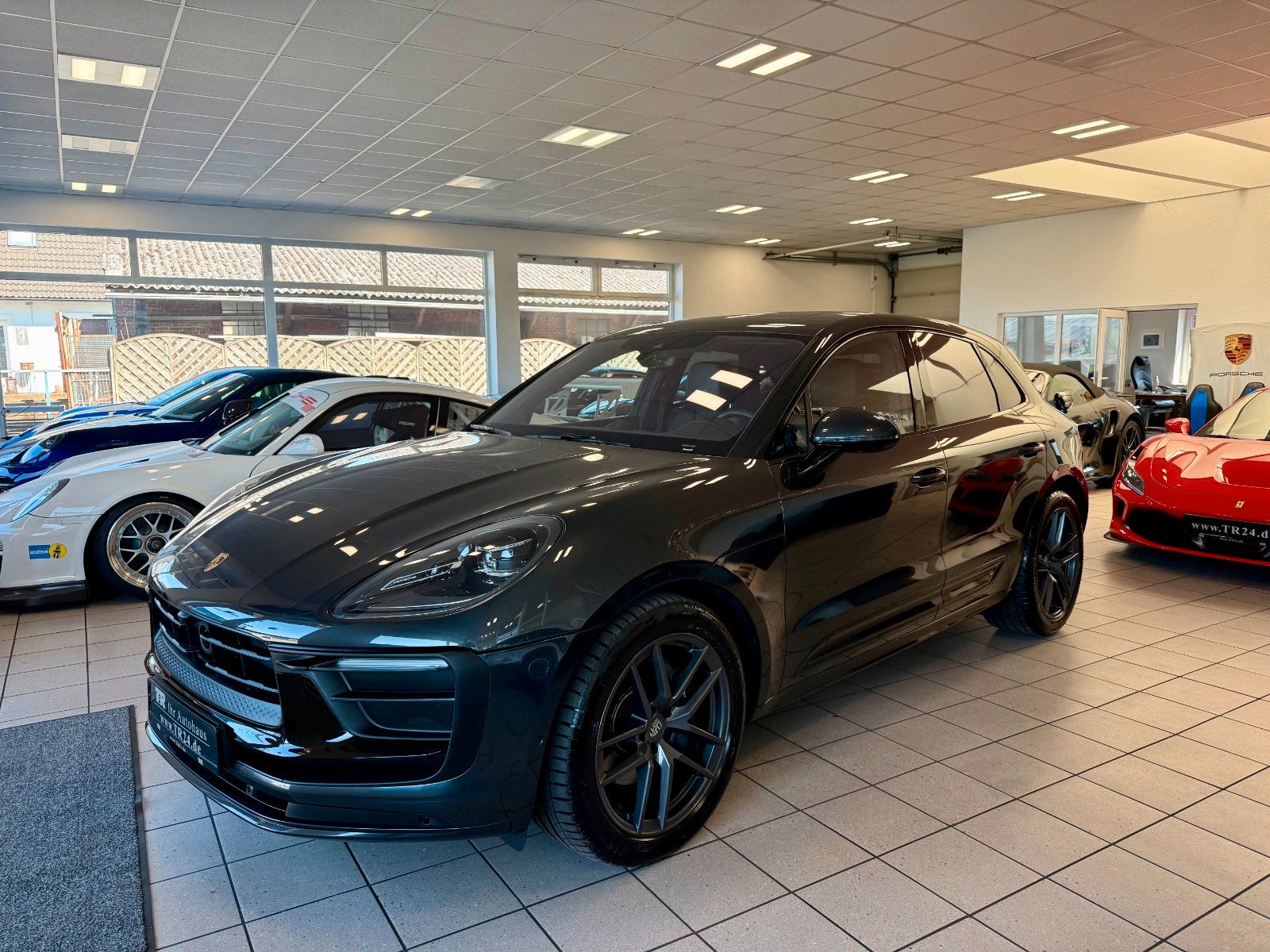 Fahrzeugabbildung Porsche Macan T Burmester/ACC/Panorama/Keyless/APPROVED