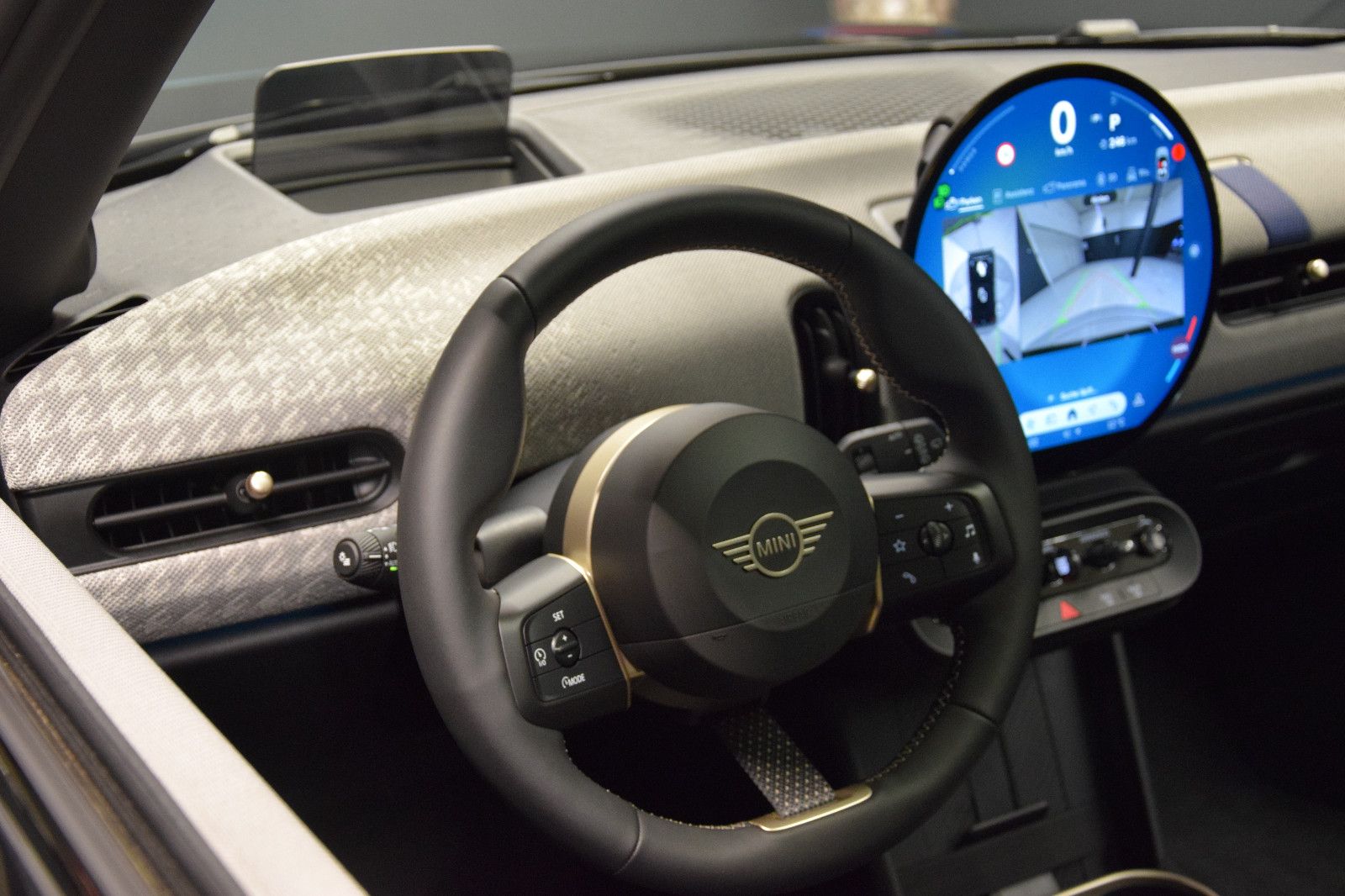 Fahrzeugabbildung MINI Cooper C Favoured Trim Paket-L Pano h/k HuD