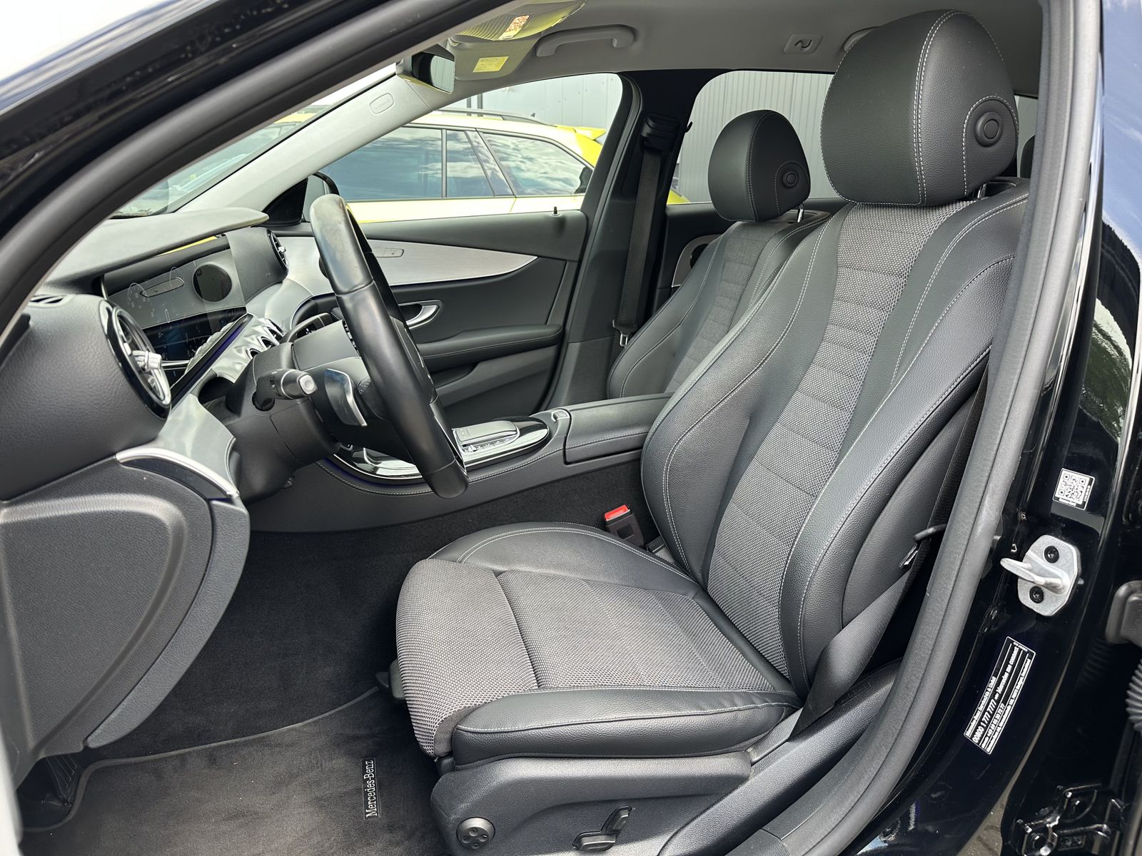 Fahrzeugabbildung Mercedes-Benz E 400d T Avantgarde 4Matic NAV+LED+KAM+19ZO+1HD