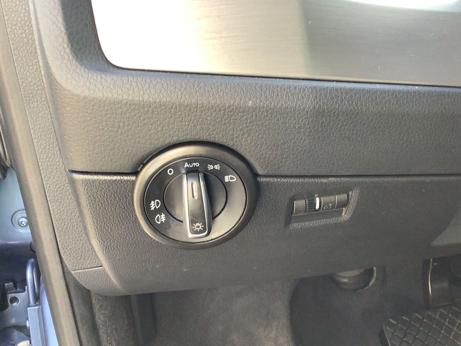 Fahrzeugabbildung Volkswagen T6 Multivan TDI 4M DSG GEN SIX LED ACC STH NAVI