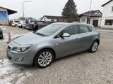 Opel Astra 1.6i Automatik Xenon PDC SHZ Tempomat - Opel Astra aus 2010: 1.6