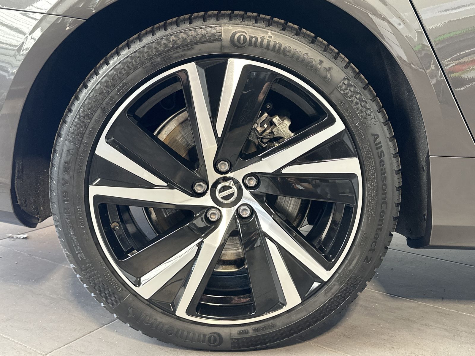 Fahrzeugabbildung Volvo V90 T6 AWD Plus Dark NAV+LED+AHK+ACC+360°+PANORA