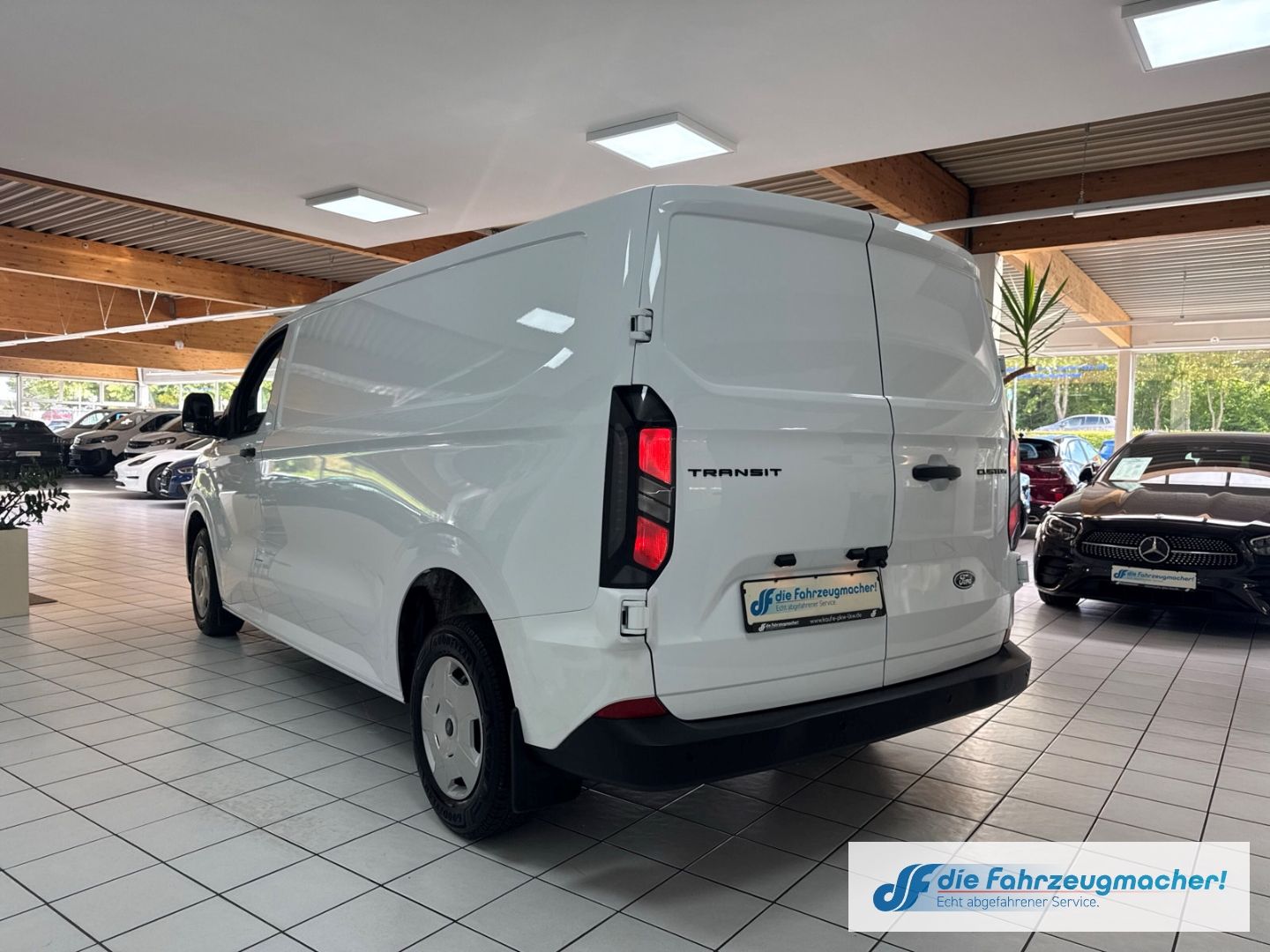Fahrzeugabbildung Ford Transit Custom Kasten 320 L2 Trend FWD 2.0 EcoBl