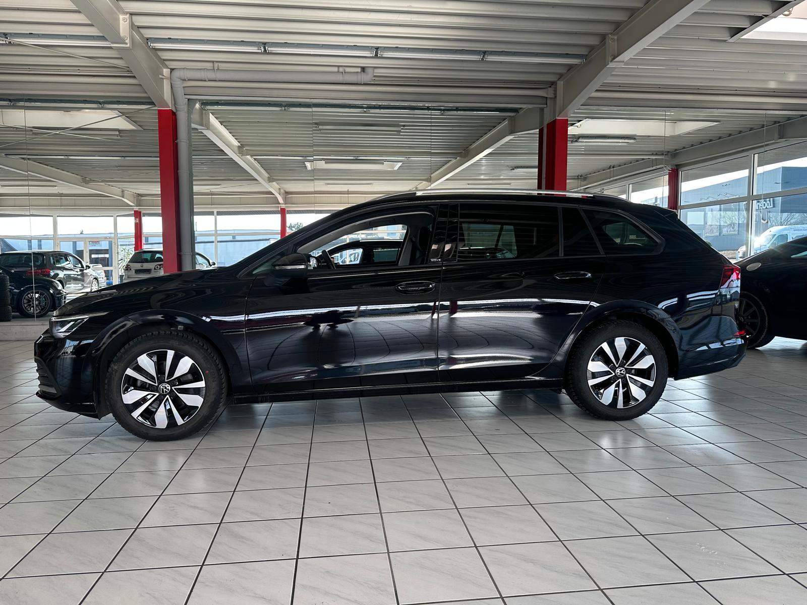 Volkswagen Golf VIII Variant Move eTSI DSG Park Assist ACC