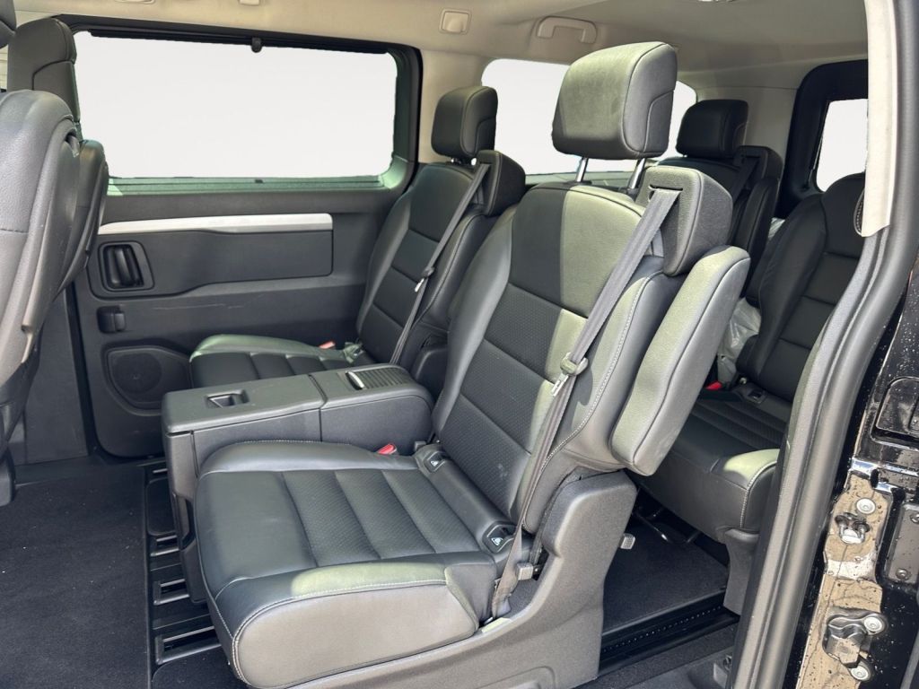 Fahrzeugabbildung Toyota Proace 2,0-l-D-4D L2 (7-Si.) Autm. Verso Executi