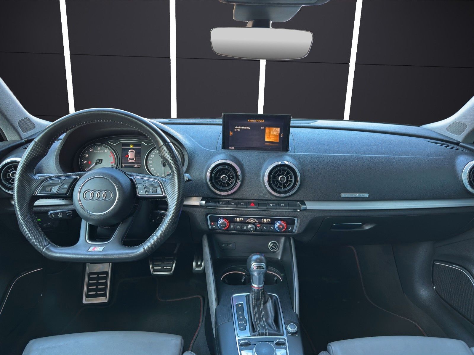 Fahrzeugabbildung Audi S3 Sportback 2.0 TFSI quattro LED*B&O*Shz*Pano