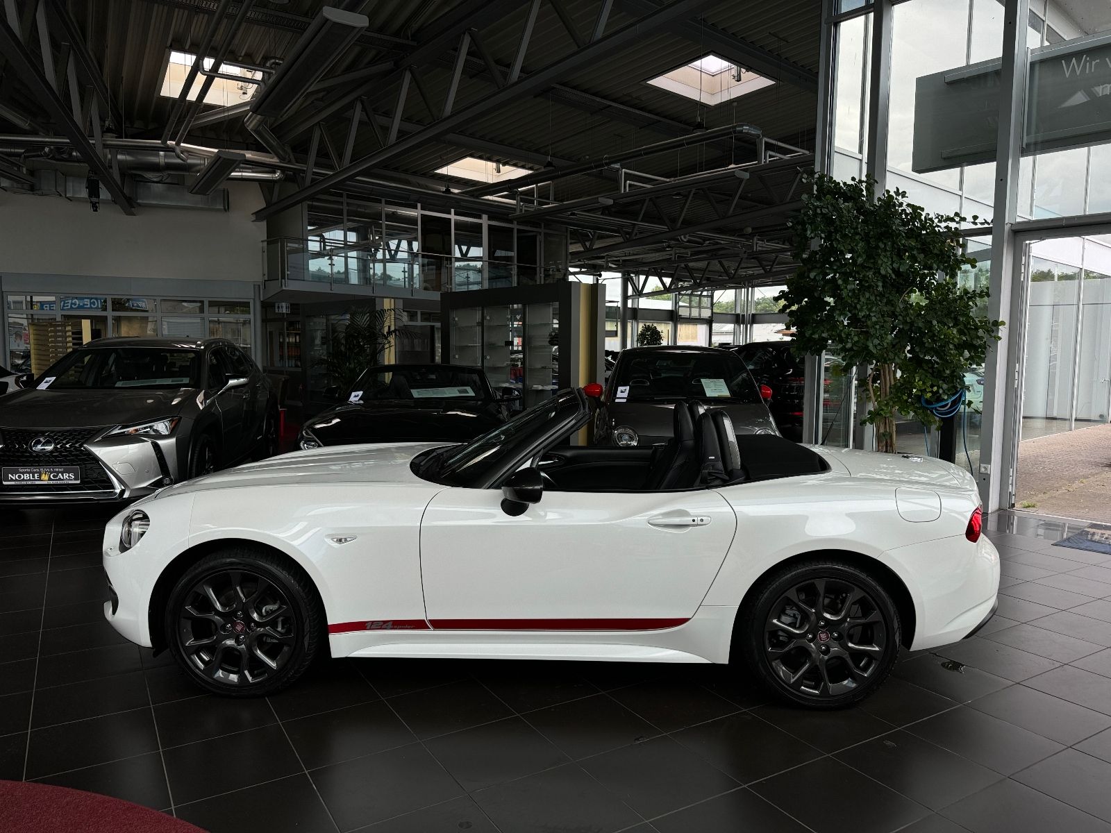 Fahrzeugabbildung Fiat 124 Spider S-Design KLIMA LED NAVI ALU