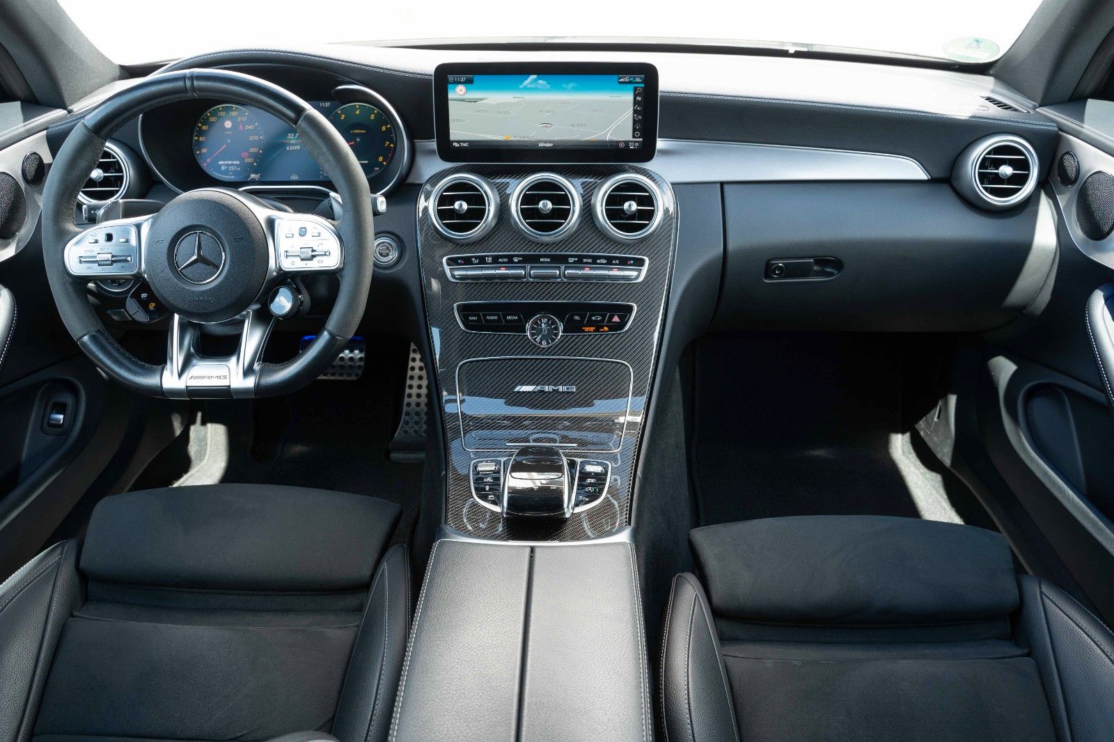 Fahrzeugabbildung Mercedes-Benz C 63 S AMG COUPE HUD 360° PERF. AGA CARBON PAKET