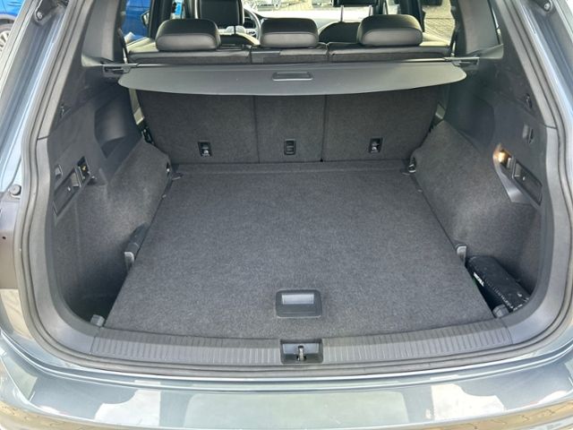 Fahrzeugabbildung Volkswagen Tiguan Allspace 2.0 TDI R-LINE 4MOTION HARMAN KA