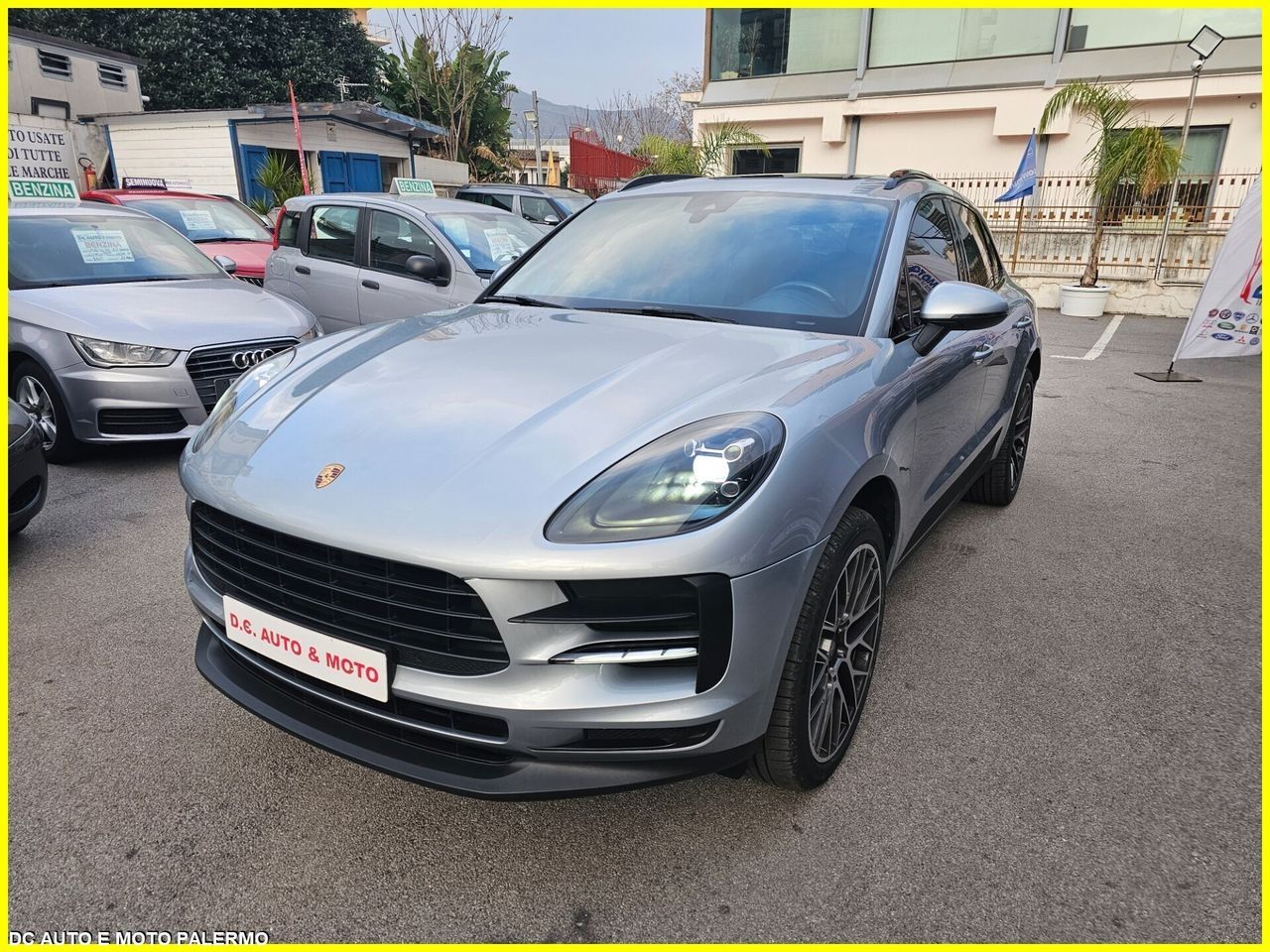 PORSCHE Macan