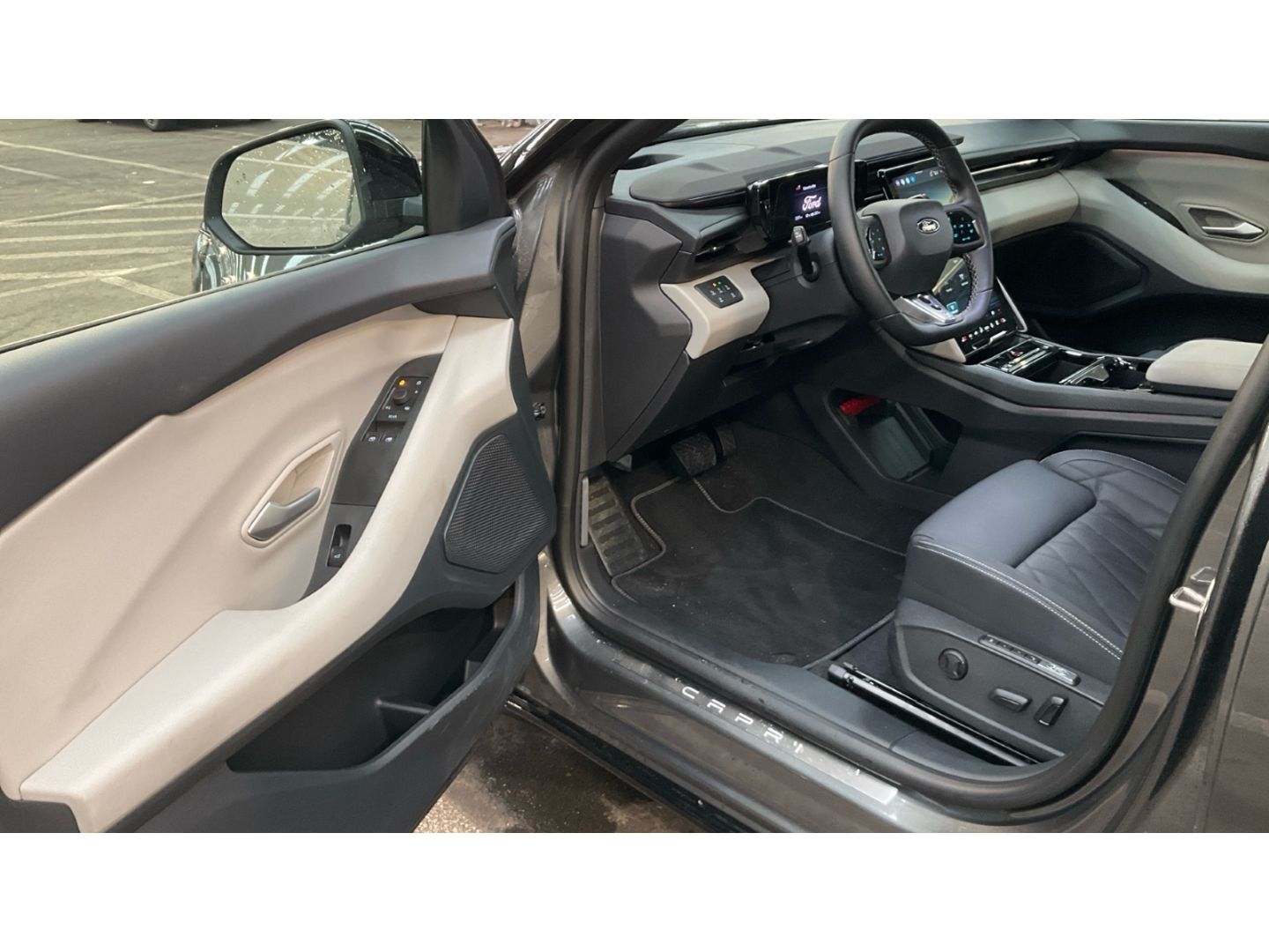 Fahrzeugabbildung Ford Capri 210 kW RWD Premium Tempomat Kamera Navi