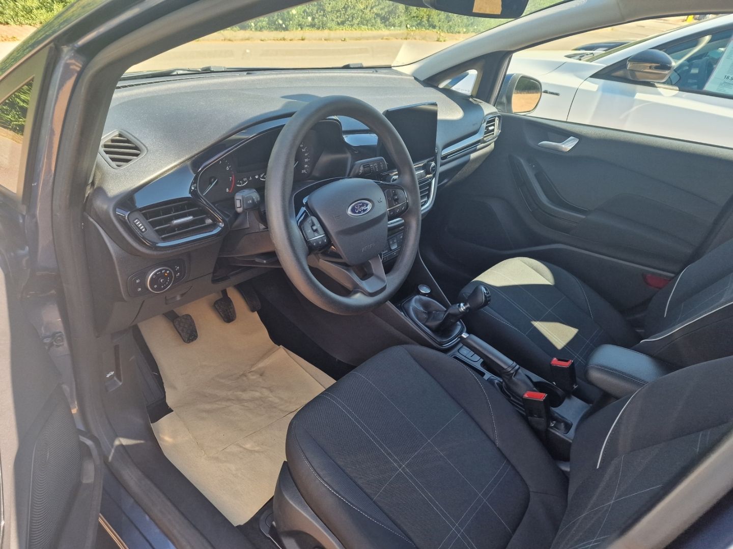 Fahrzeugabbildung Ford Fiesta Cool & Connect Apple CarPlay Android Auto