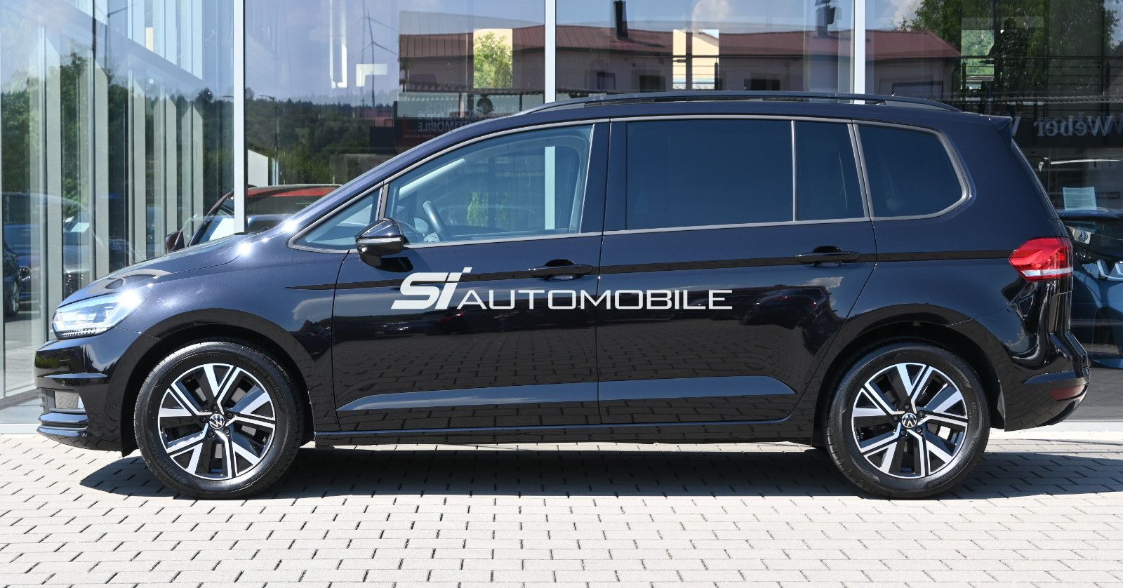 Fahrzeugabbildung Volkswagen Touran 1.5 TSI DSG °ACC°AHK°PANO°STHZ°DYNAUDIO°