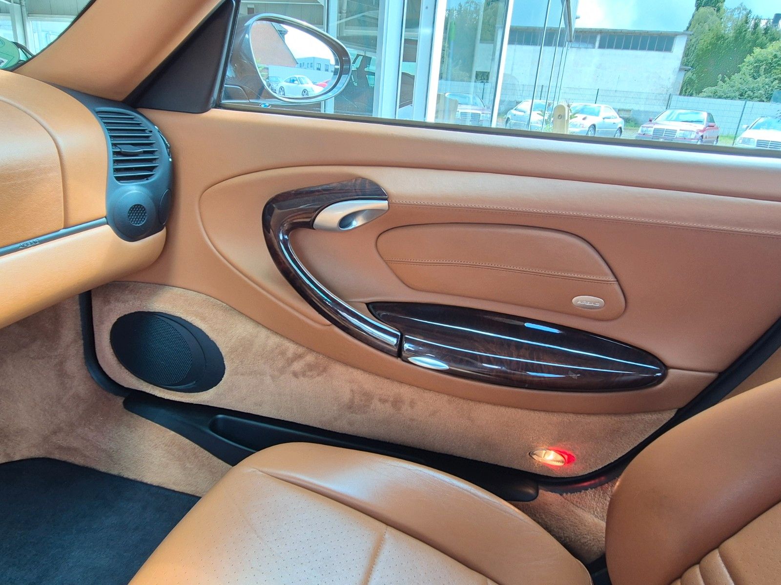 Fahrzeugabbildung Porsche 996 Carrera 4 /Nr. 358 von 911 Millennium/BRD/1A