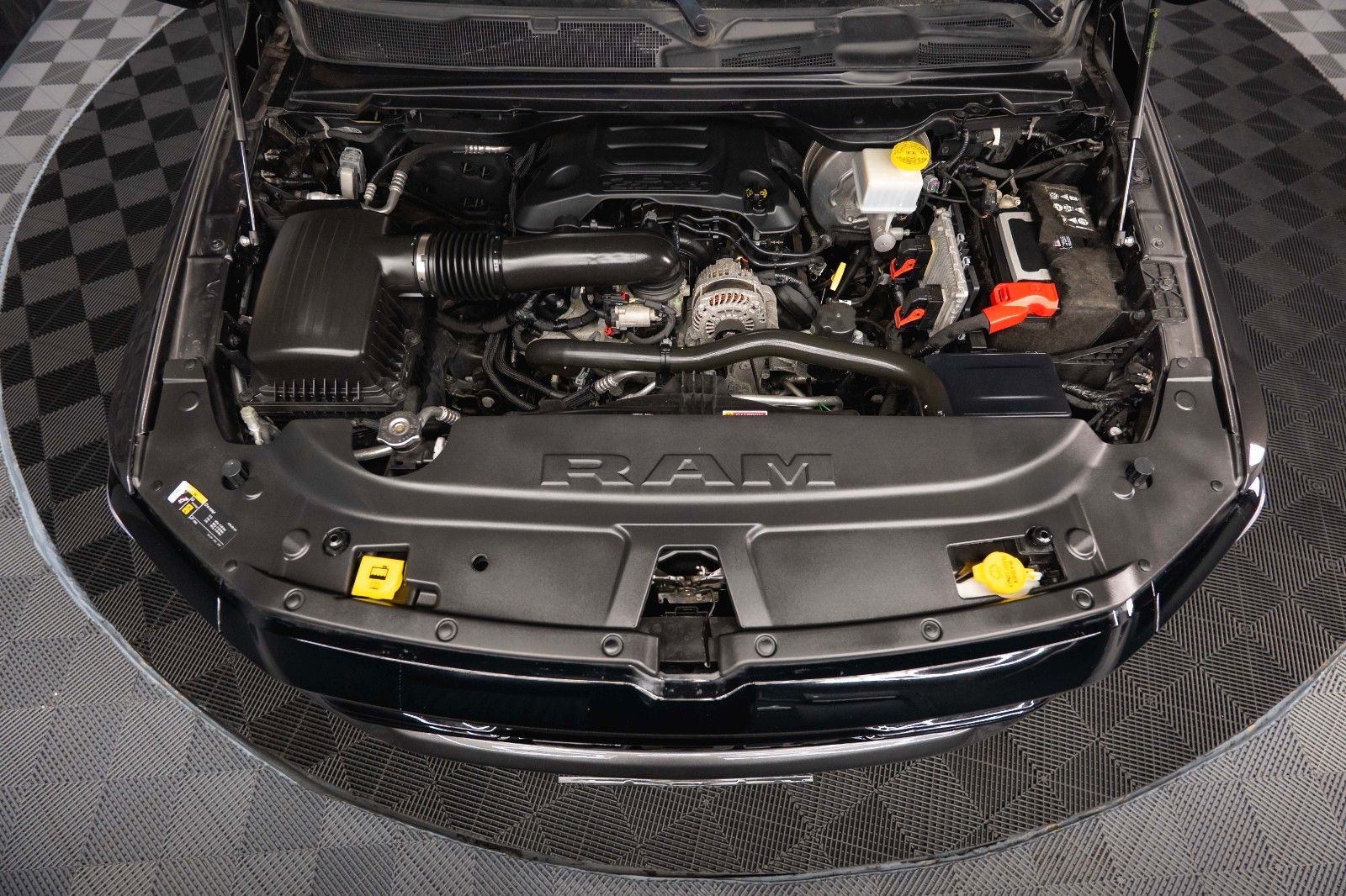 Fahrzeugabbildung Dodge RAM 5.7 V8 HEMI 4x4 OFFROAD Night Limited 19%