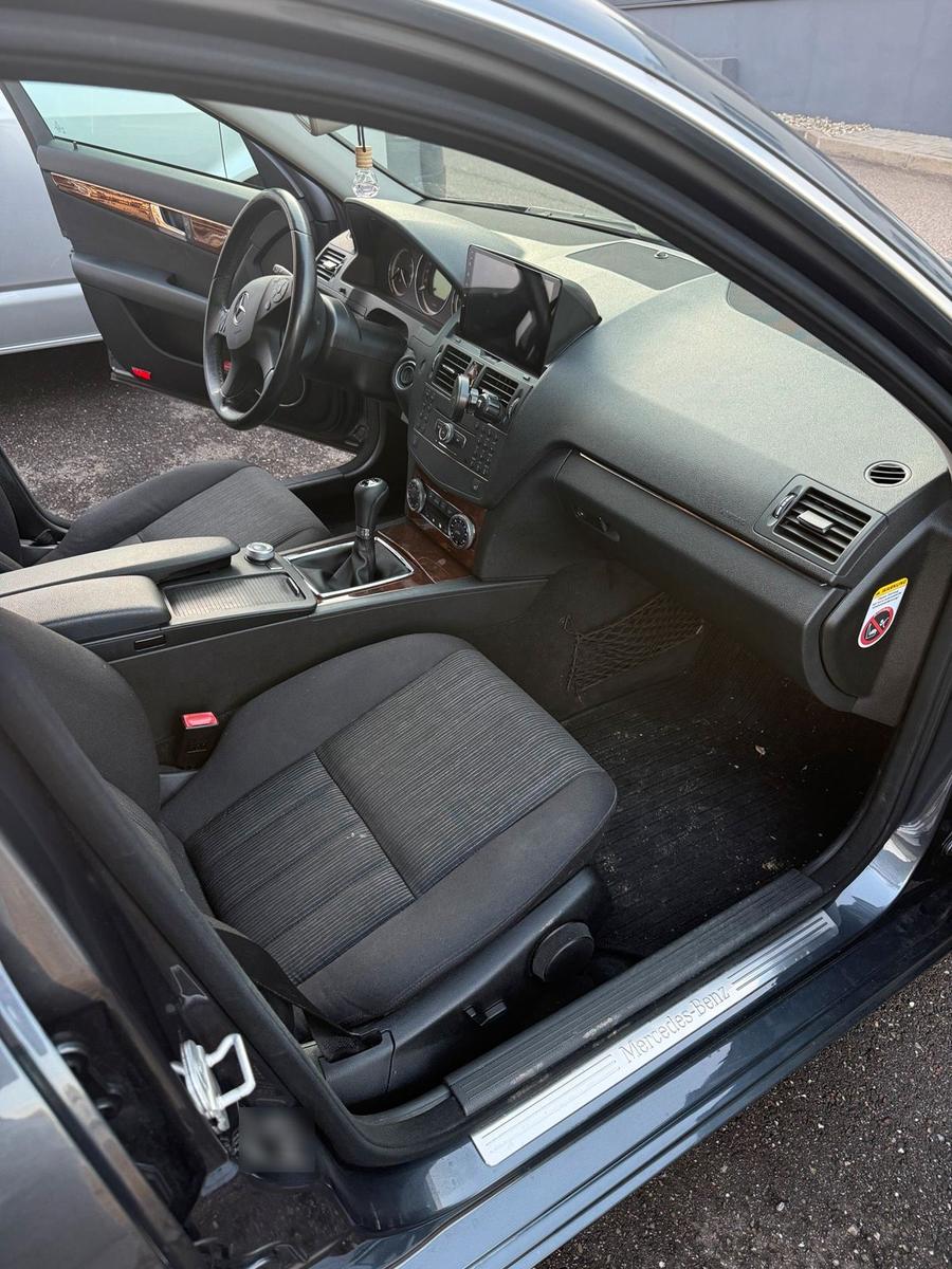 Mercedes-Benz C220 2008 — interior