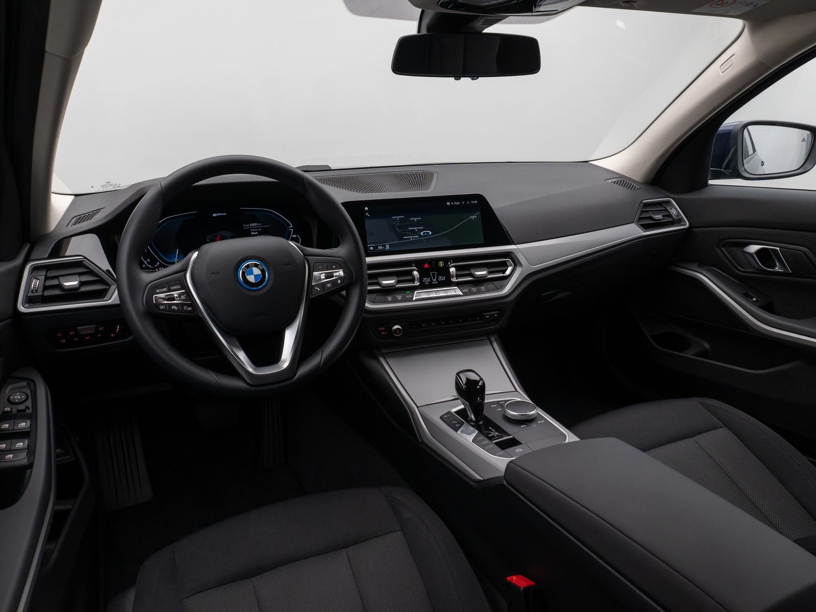 Fahrzeugabbildung BMW 330e Laser HUD DAB PDC Stop&Go Komfort Alarm