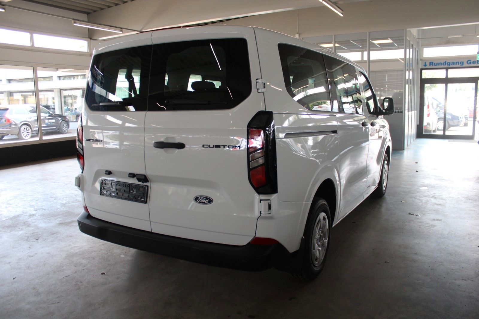 Fahrzeugabbildung Ford Transit Custom TREND 9-Sitzer LED NAVI CAM uvm.