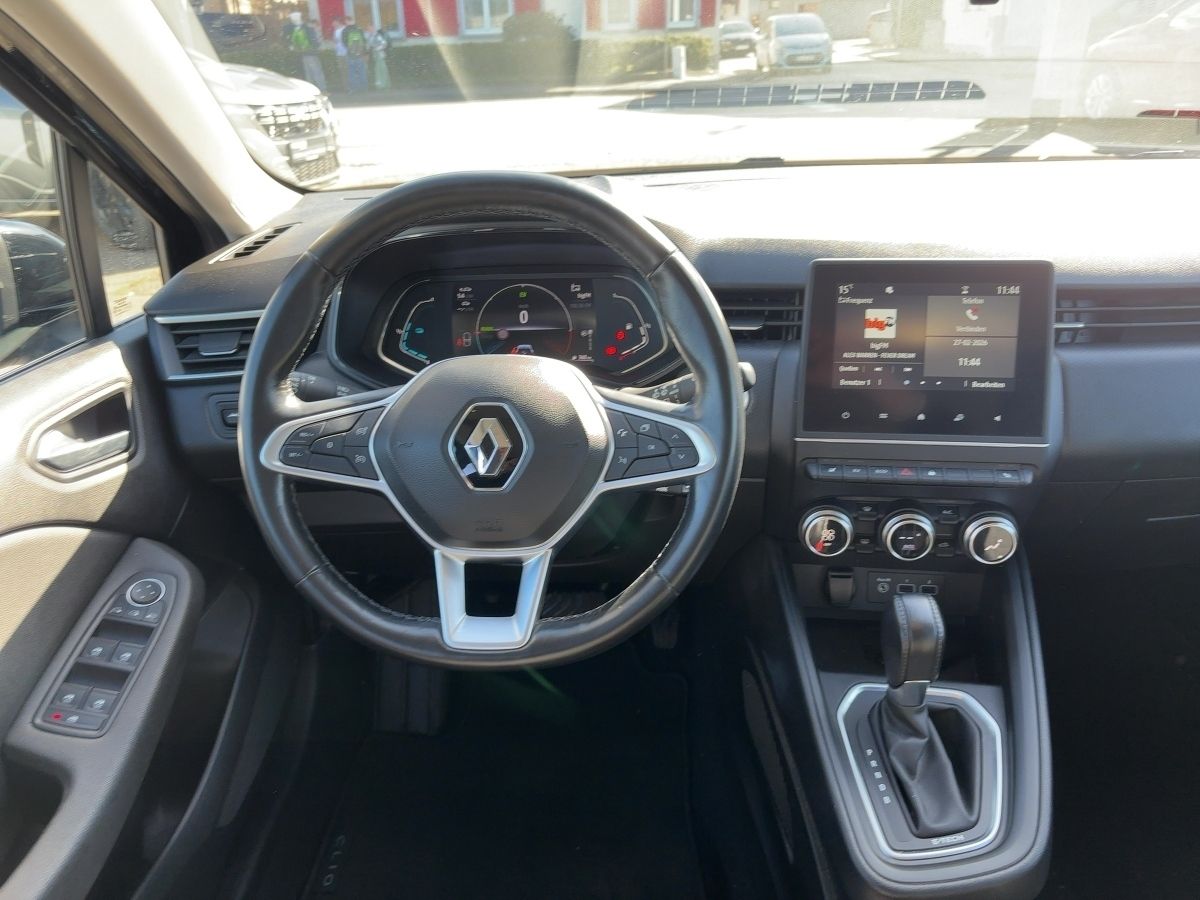 Fahrzeugabbildung Renault Clio INTENS E-TECH 140 Navi SHZ Kamera