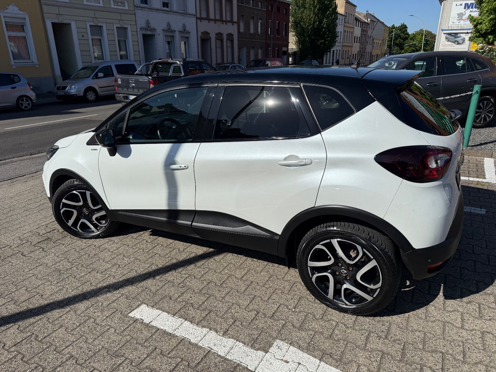 Fahrzeugabbildung Renault Captur BOSE Edition NAVI LED KAMERA AUTOMATIK