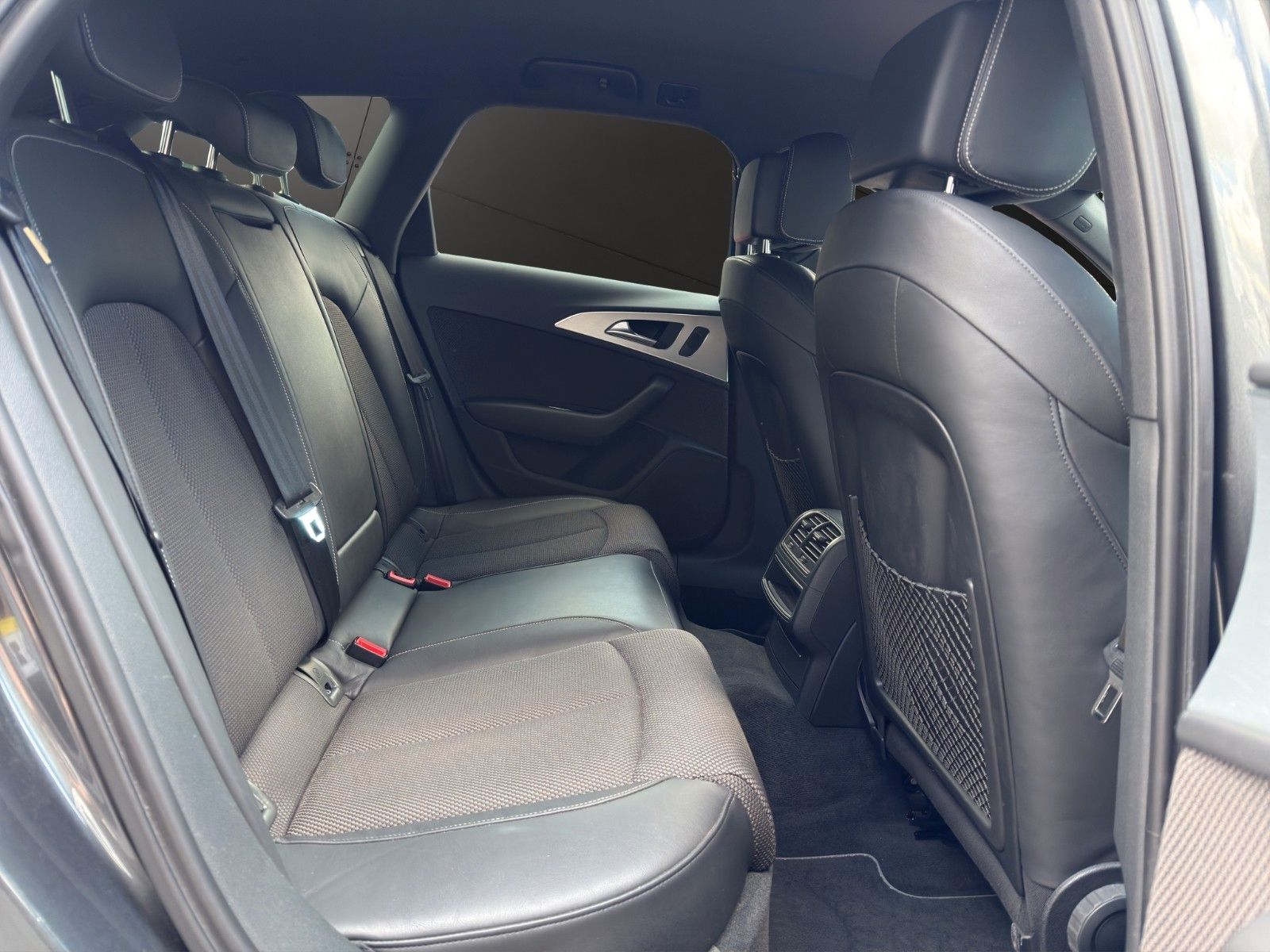 Fahrzeugabbildung Audi A6 Avant 2.0 TDI *S-line*Schalter*AHK*Tempomat*