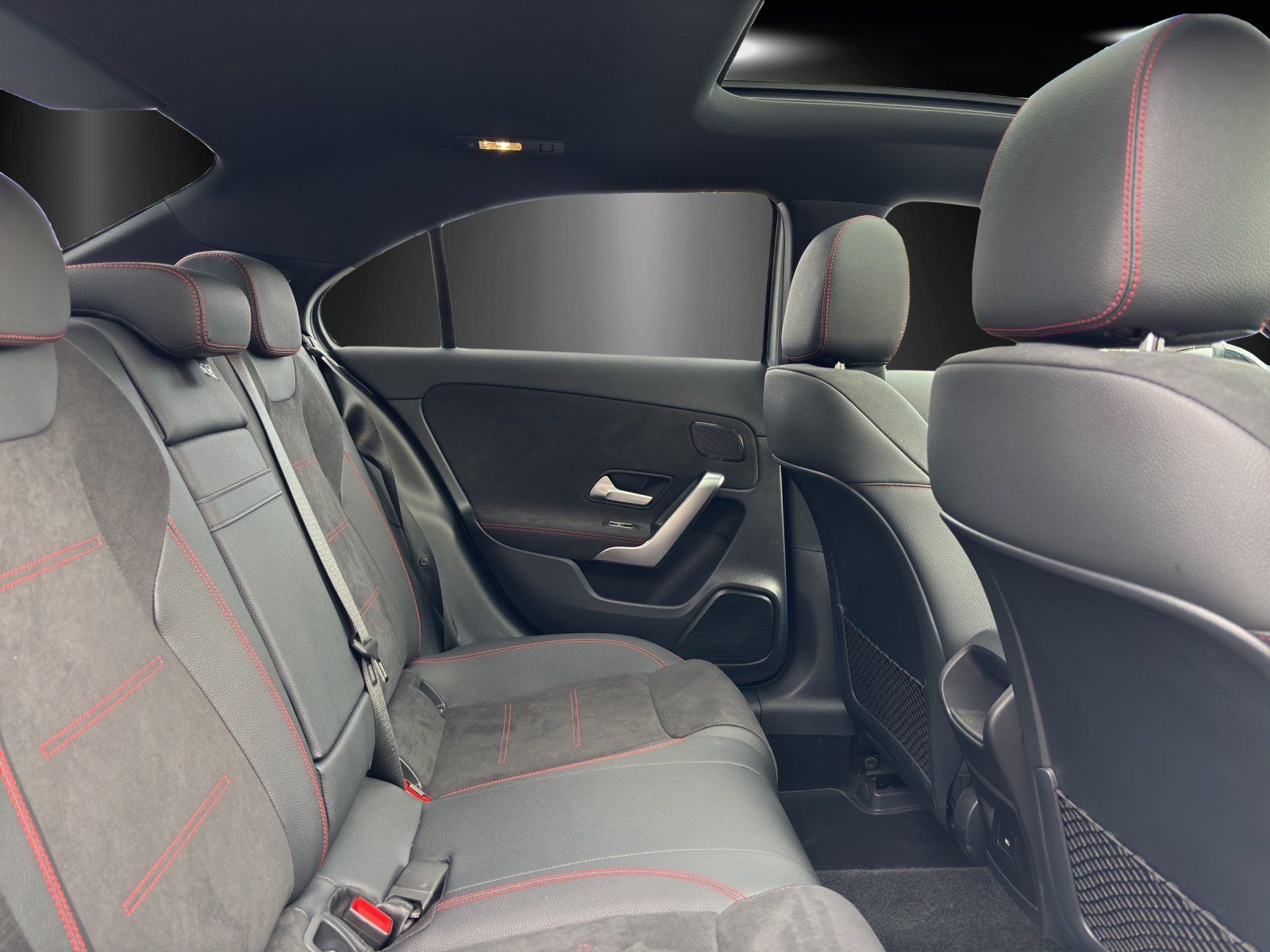 Fahrzeugabbildung Mercedes-Benz A 250 4M Lim AMG Pano NIGHT KeyGO MULTIBEAM