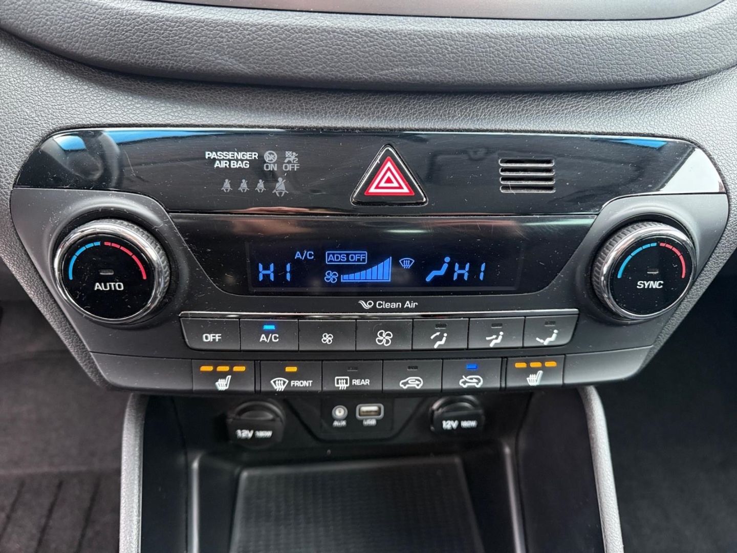 Fahrzeugabbildung Hyundai Tucson 1.6 Benzin Rückfahrkamera Sitzheizung Kli