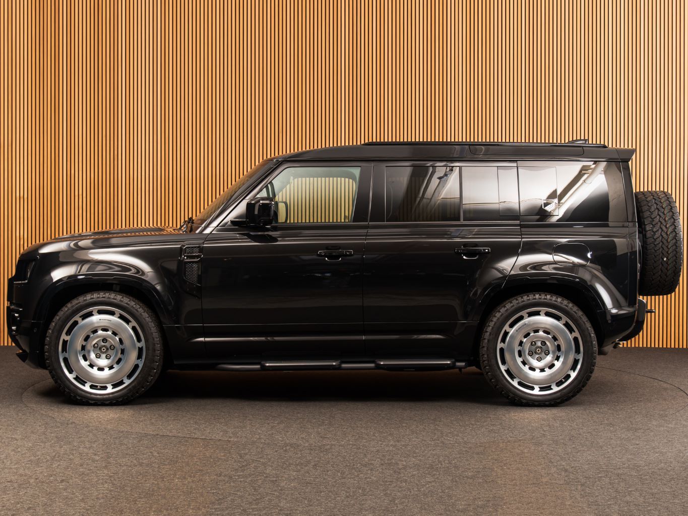 Land Rover Defender 110 X-Dynamic HSE P300e HERITAGE- 22" imagem 2