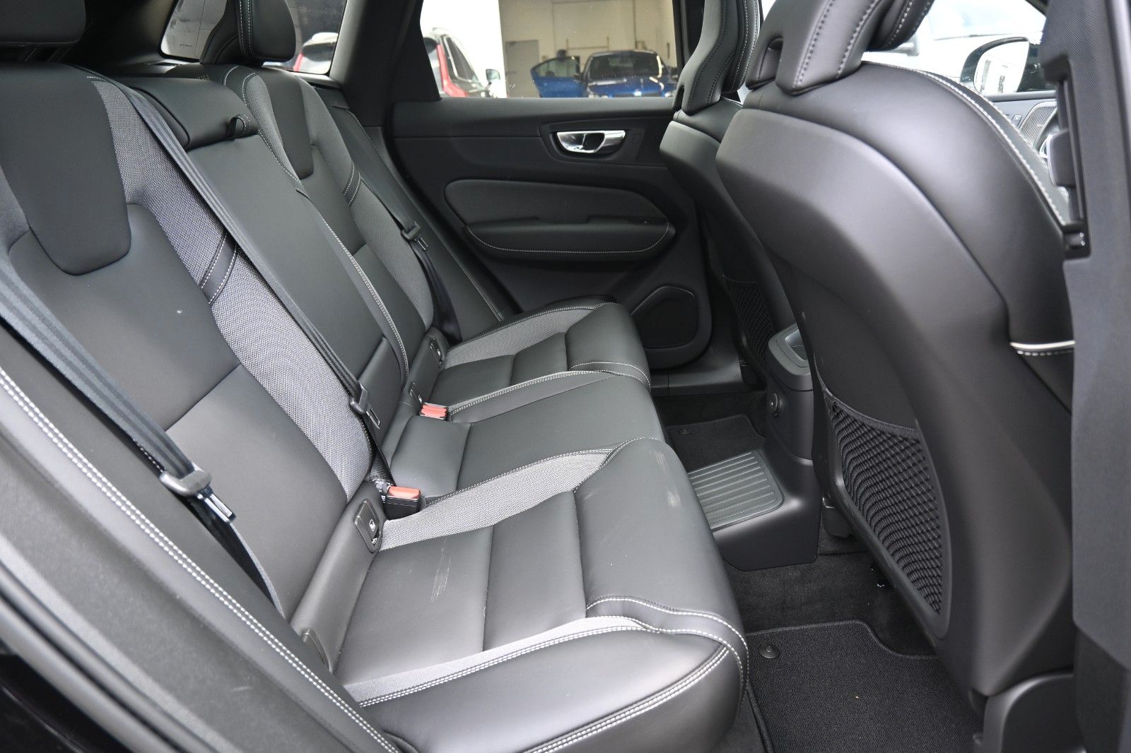 Fahrzeugabbildung Volvo XC60 T6 RC AWD Plus Black Edition*360°*ACC*AHK