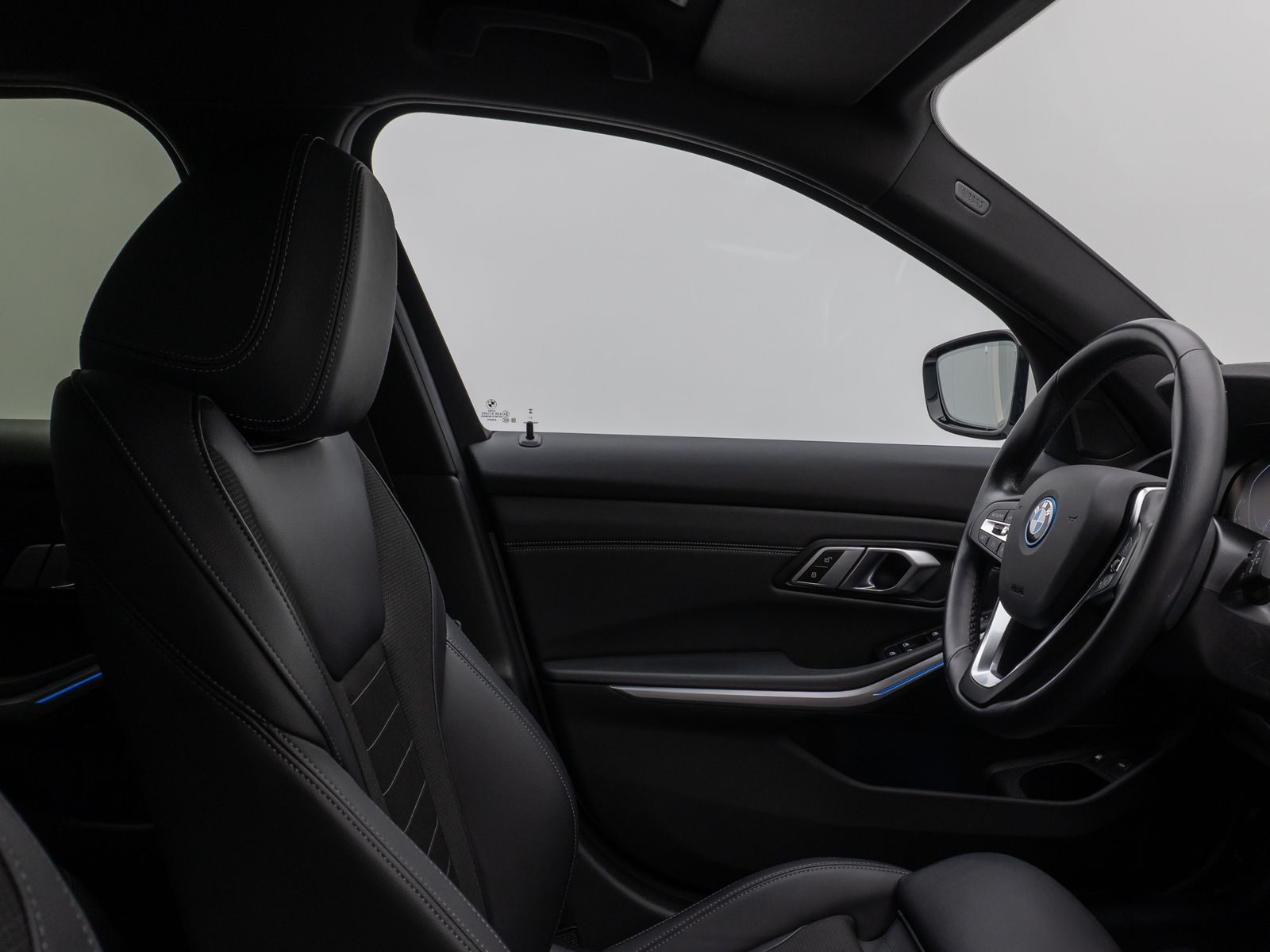 Fahrzeugabbildung BMW 320e  Sport Line DAB HiFi CockPitPro PDC Alarm