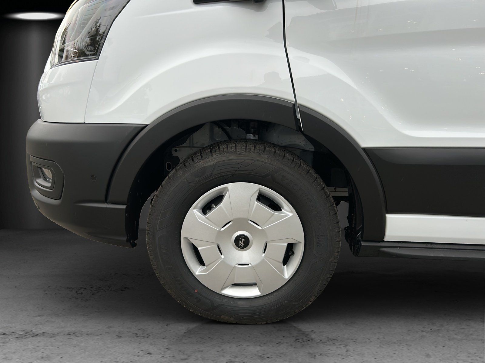 Fahrzeugabbildung Ford Transit Kombi 350L3 Trend 6 Sitze GJR Techno Pak