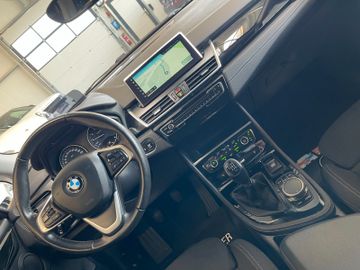 BMW 220i Active Tourer Sport Line *HUD*LK.HZ.*1.HAND