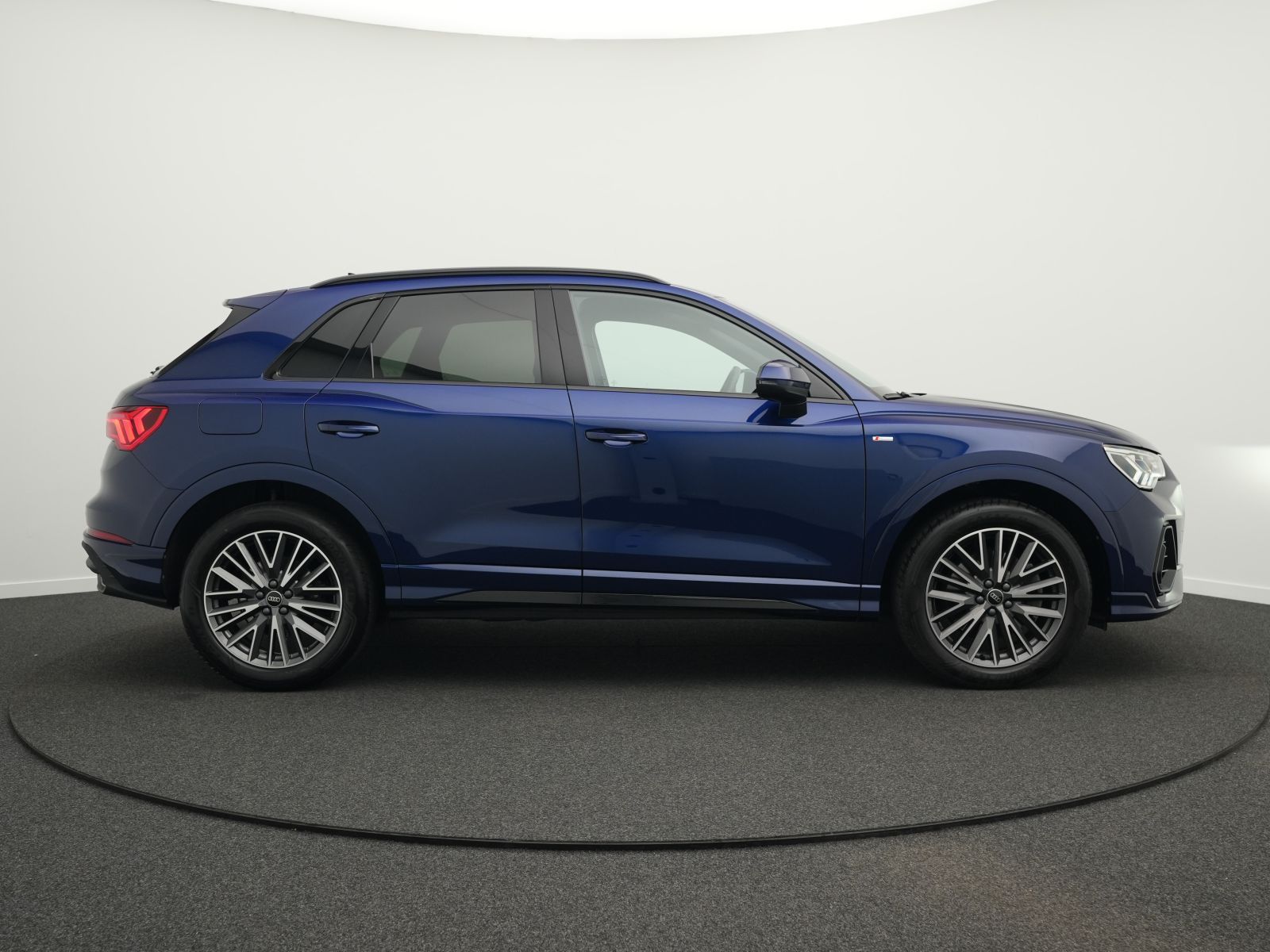 Audi Q3 45 TFSI qu. *2x S line*Opt.schw*AHK*KAM*19"* foto 12