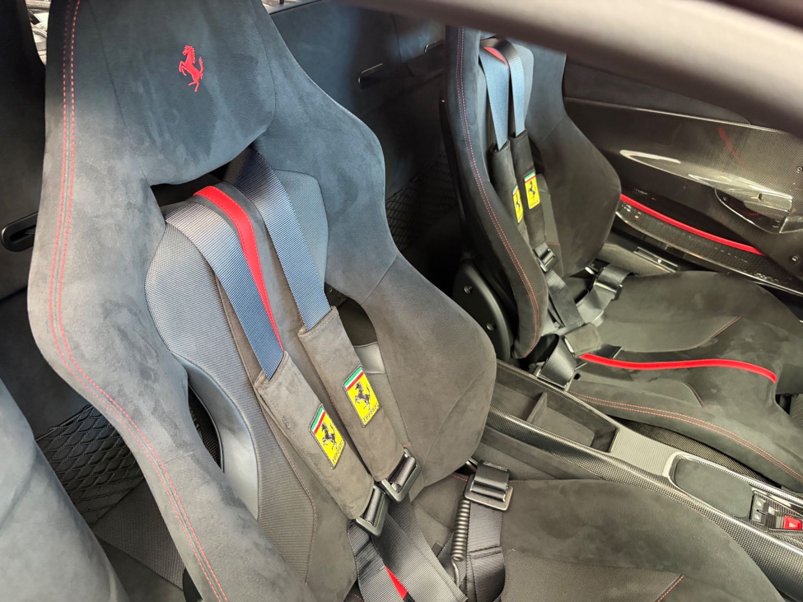 FERRARI 488 Pista 25