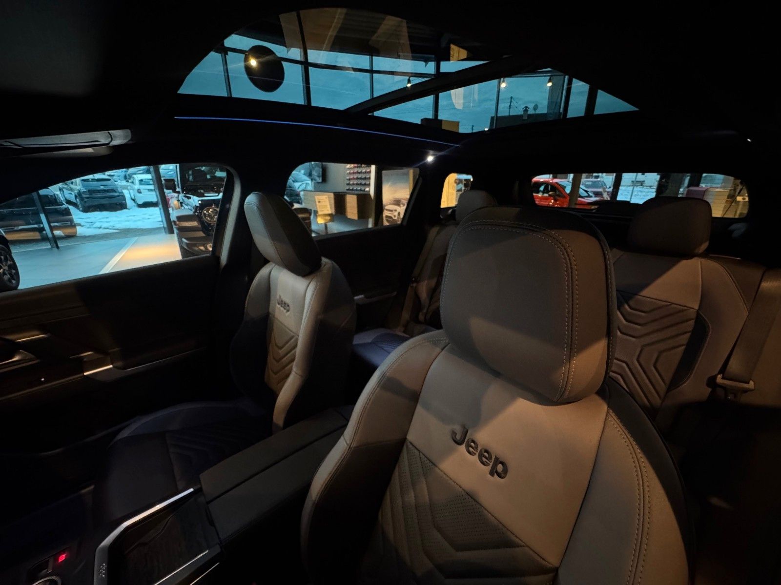 Fahrzeugabbildung Jeep Compass Elektro 74 kWh First Edition Pano 360°