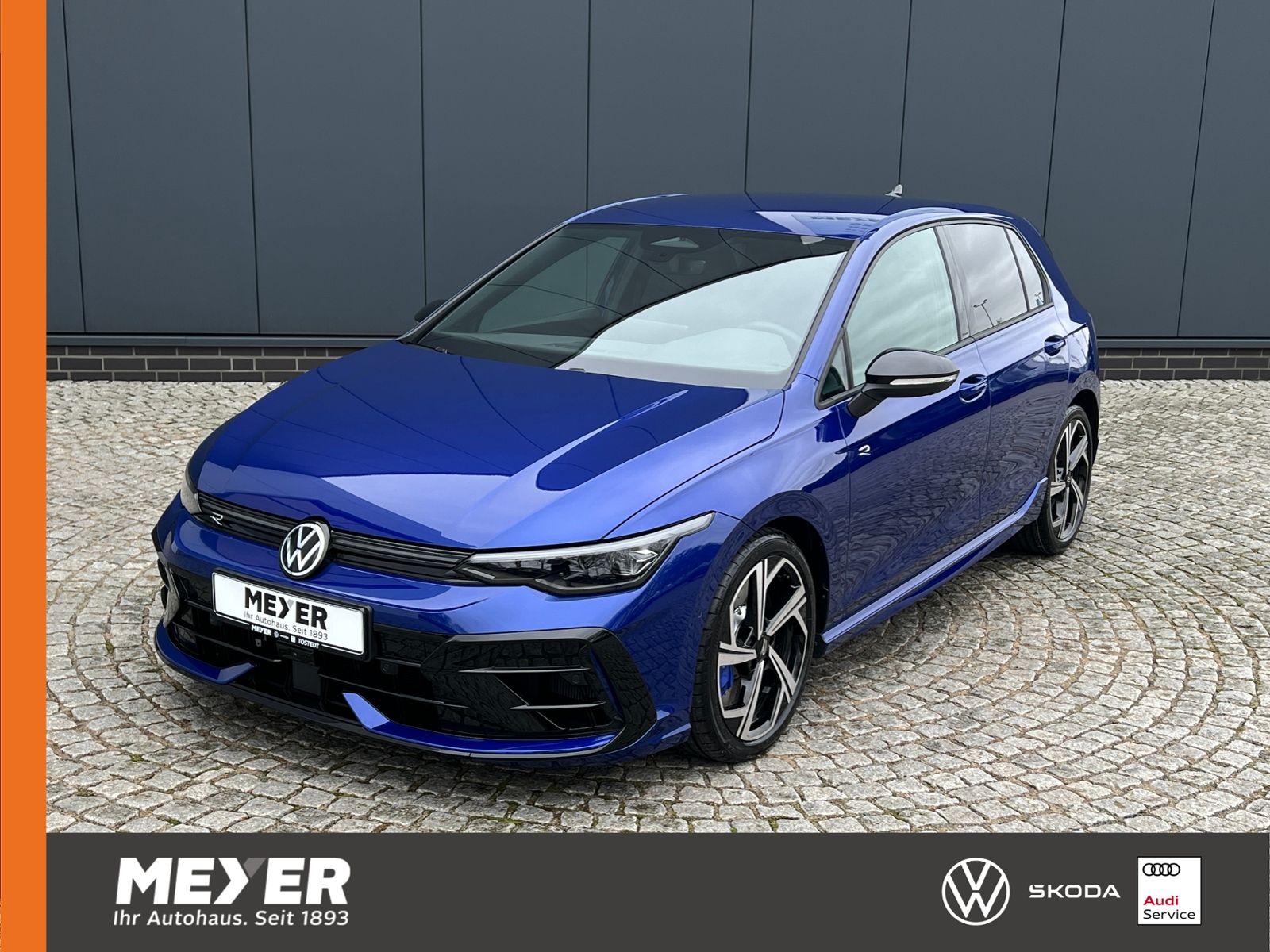Fahrzeugabbildung Volkswagen Golf VIII R 2.0 TSI DSG 4MOTION *IQ.Light, Black