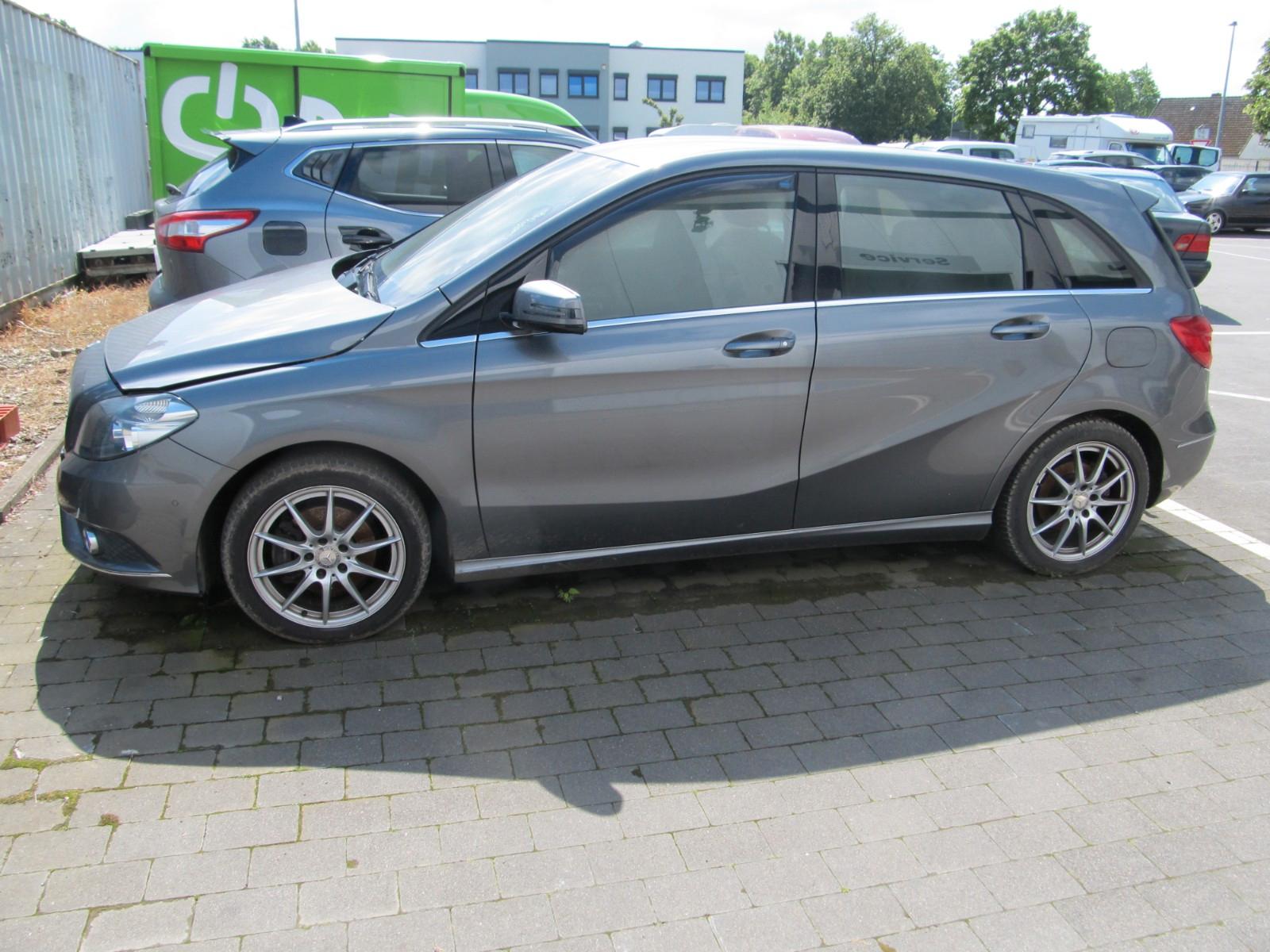 Mercedes-Benz B 180 Klima AHK-Sport Paket-Brandschaden