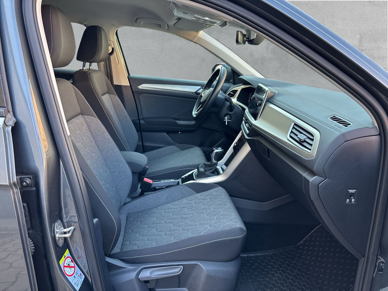 Fahrzeugabbildung Volkswagen T-Roc Move 2.0 TDI DSG AHK RFK App-Connect