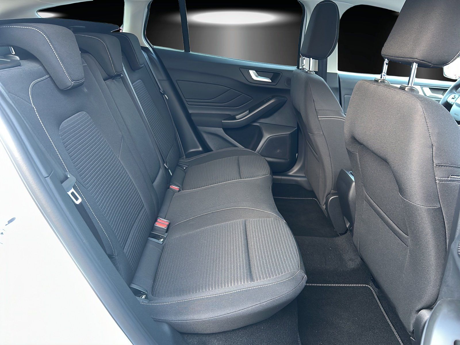 Fahrzeugabbildung Ford Focus Titanium x Winter Pak. B&O LED Schein. 17z