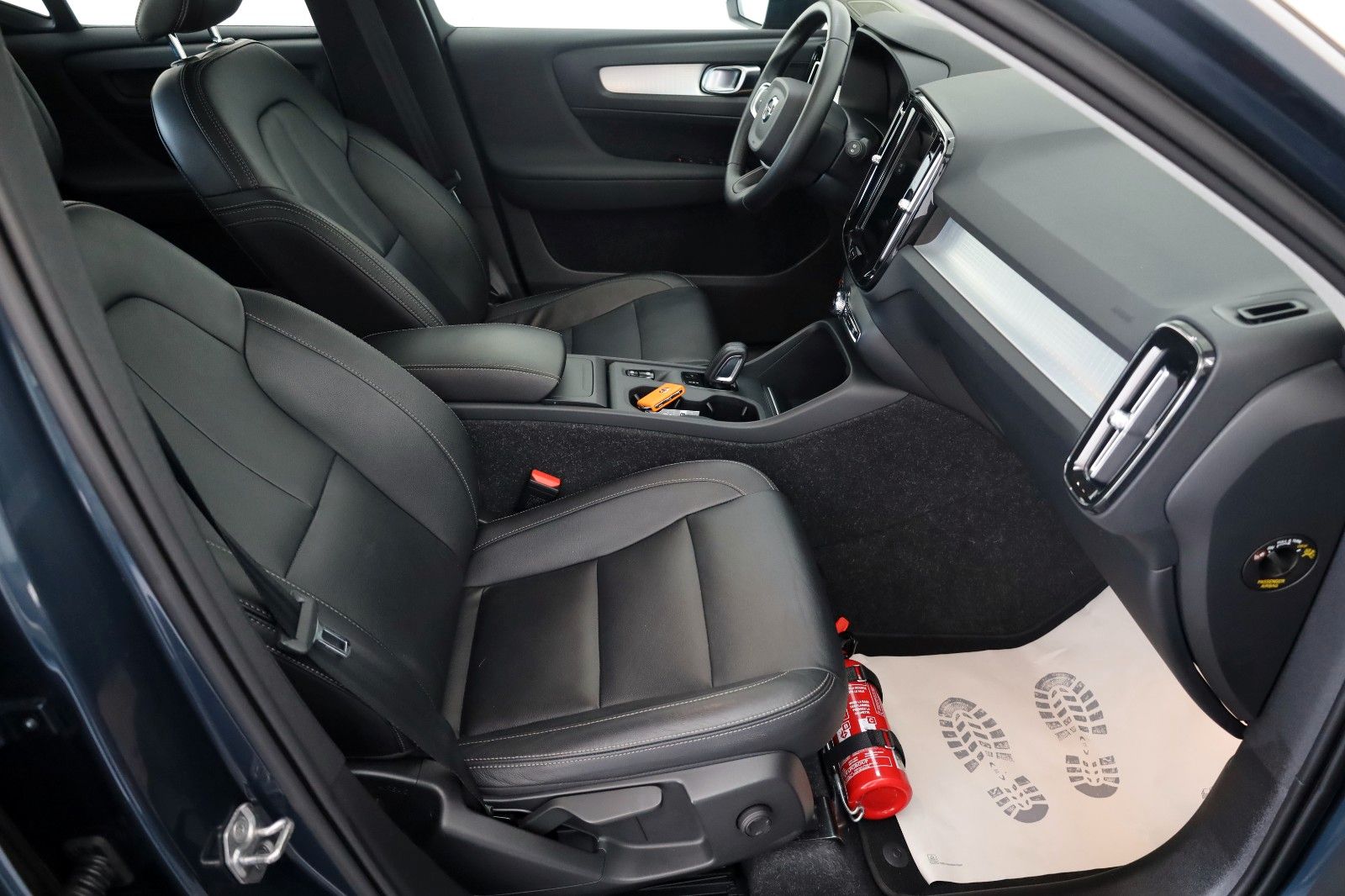 Fahrzeugabbildung Volvo XC40 Momentum Pro Leder,Navi,LED,Kamera,SH,AHK