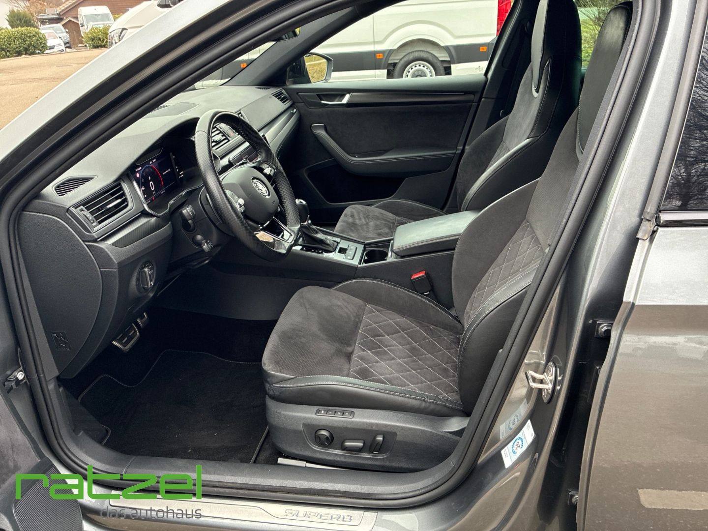 Fahrzeugabbildung SKODA Superb Combi Sportline 2.0 TDI T-Leder Navi AHK