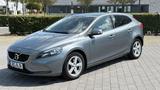 Volvo V40 T2 Kinetic - 1. Hand - 8-fach bereift - Volvo V40 Kinetic mit Benzin-Antrieb