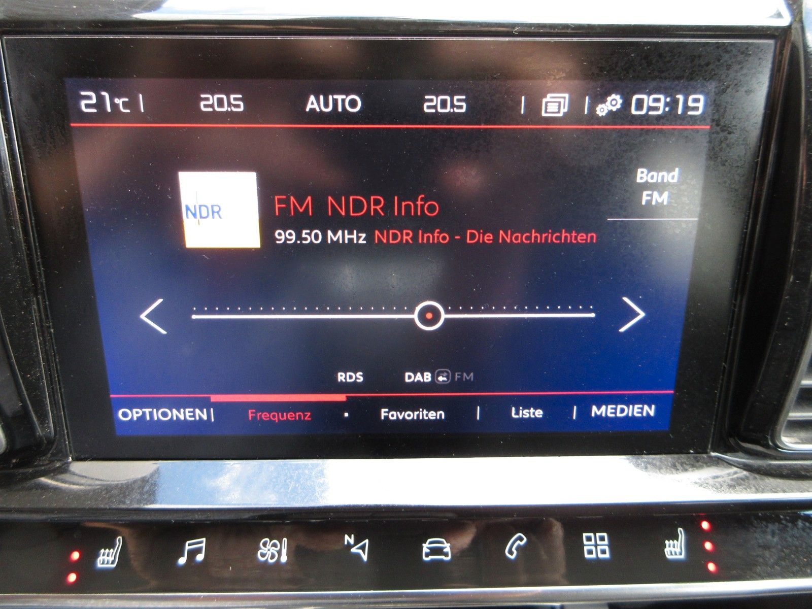 Fahrzeugabbildung Citroën C5 Aircross 1.2T LED/NAVI/SHZ/LEDER/R´CAM