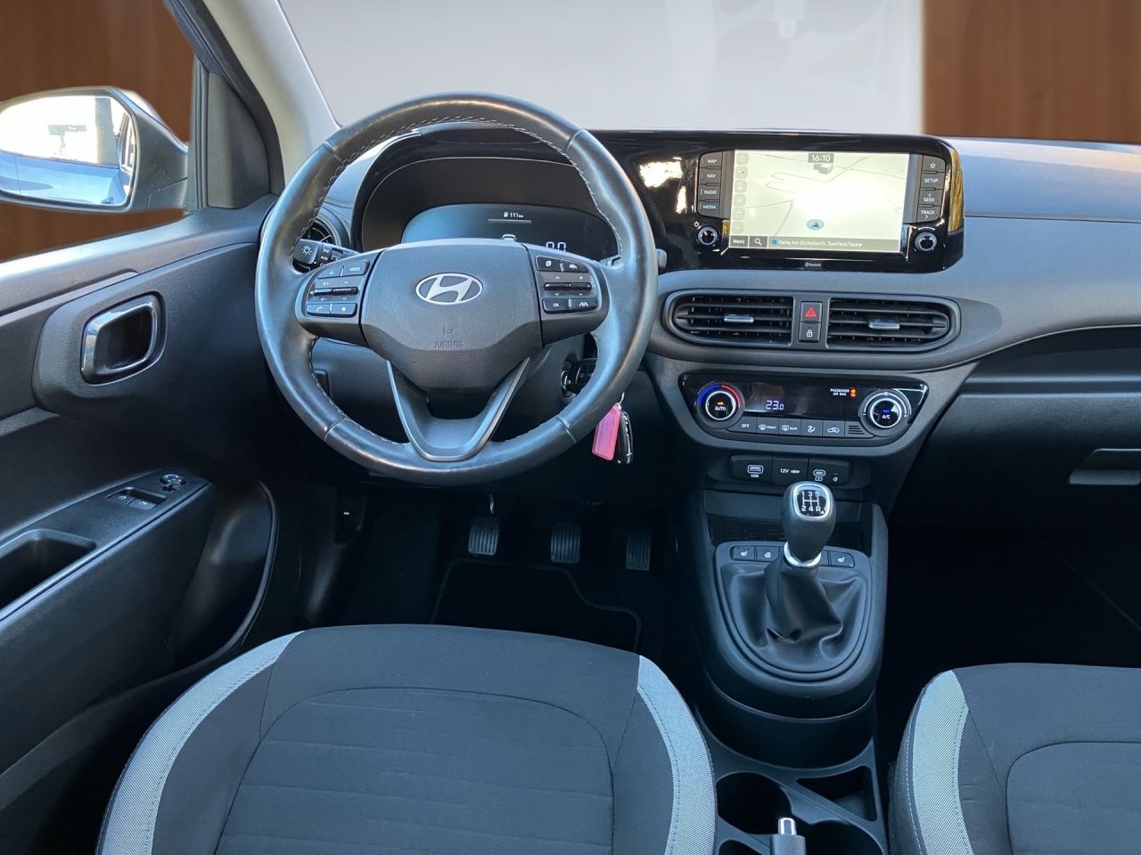 Fahrzeugabbildung Hyundai i10 TREND SHZ*LHZ*NAVI*ZV*USB*