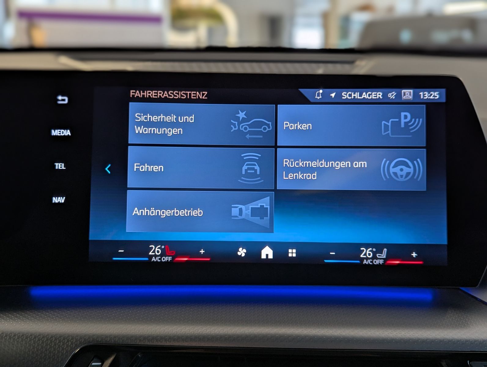 BMW X1 18d sDrive M-Sport Travel-Paket Pano Cam AHK - Image 25