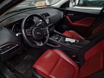 Jaguar F-Pace - 9
