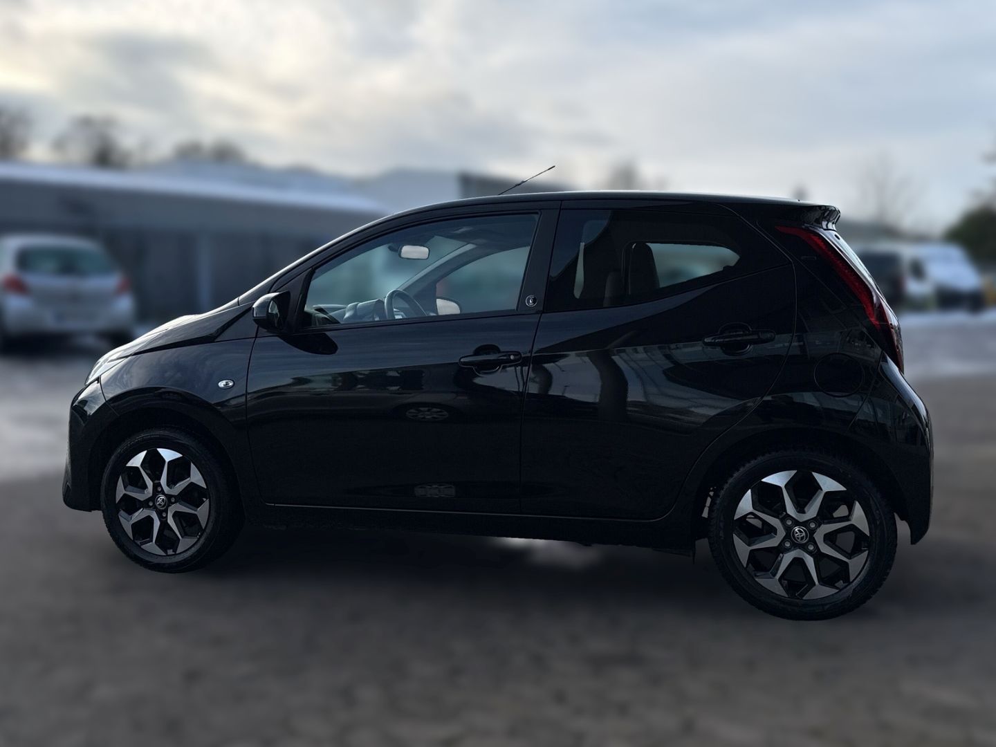 Fahrzeugabbildung Toyota Aygo X-Play Team D Apple CarPlay Android Auto Al